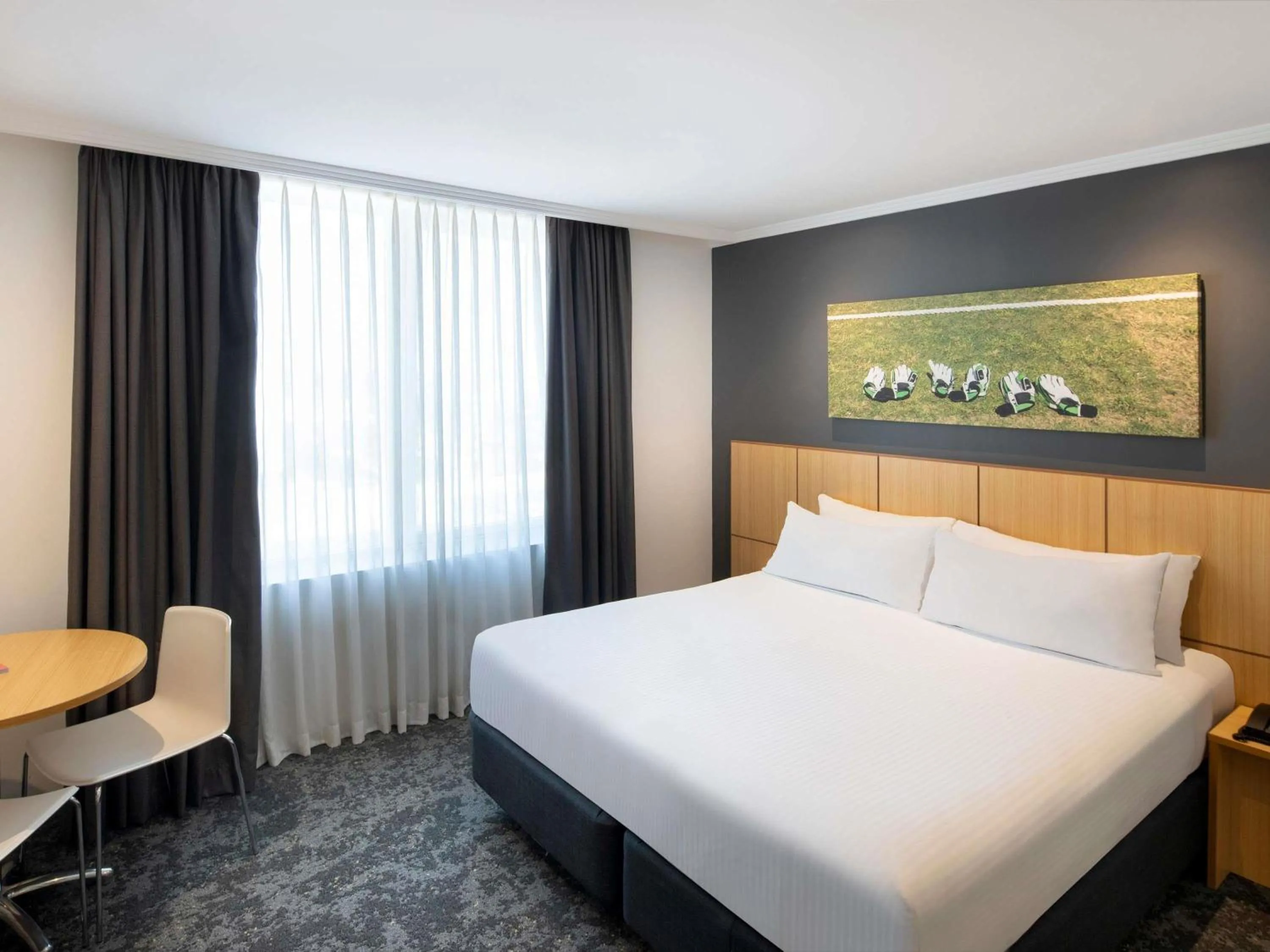 Bedroom, Bed in Mercure Sydney Bankstown