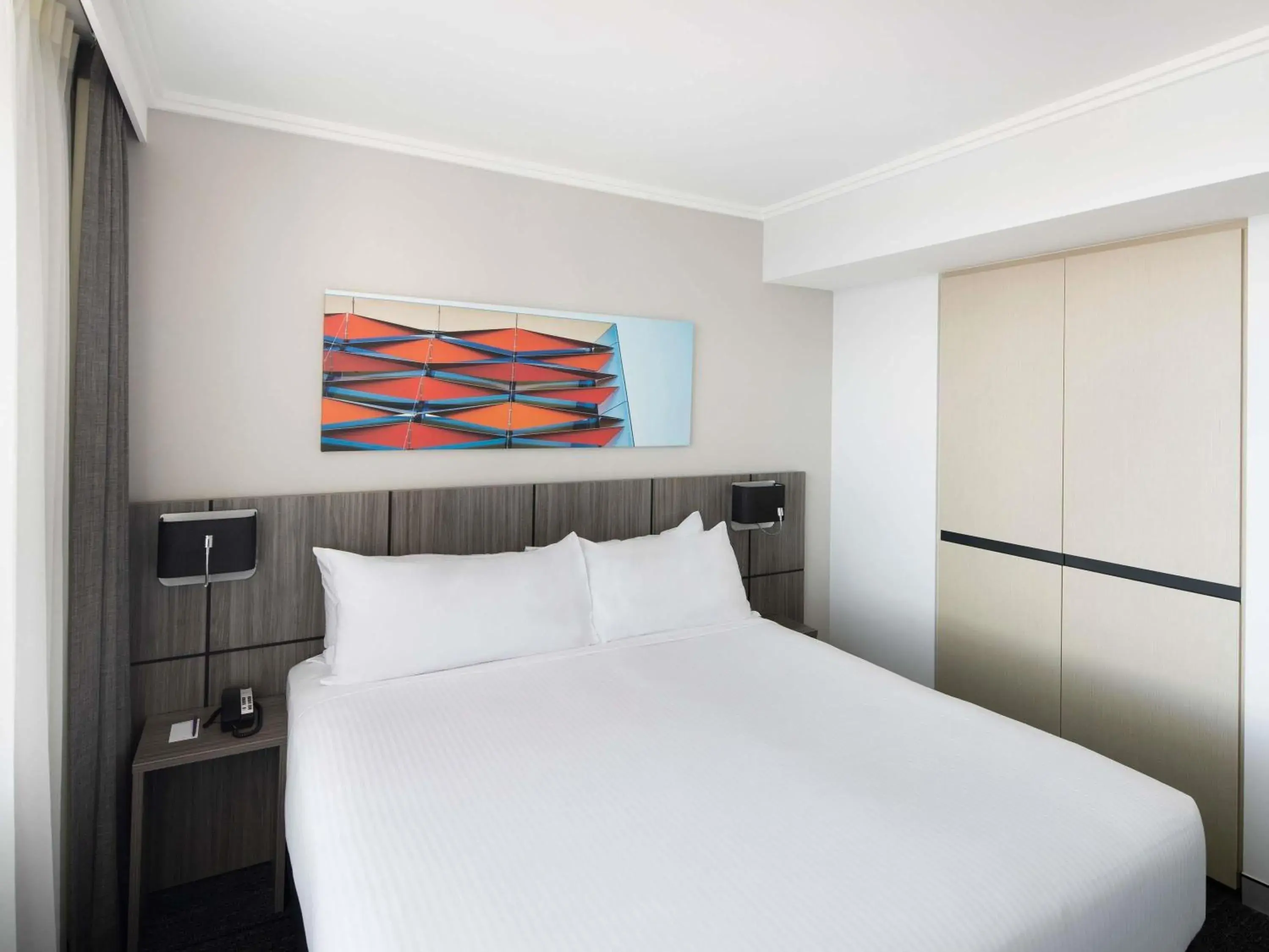 Deluxe King Room in Mercure Sydney Bankstown Deluxe King Room in Mercure Sydney Bankstown