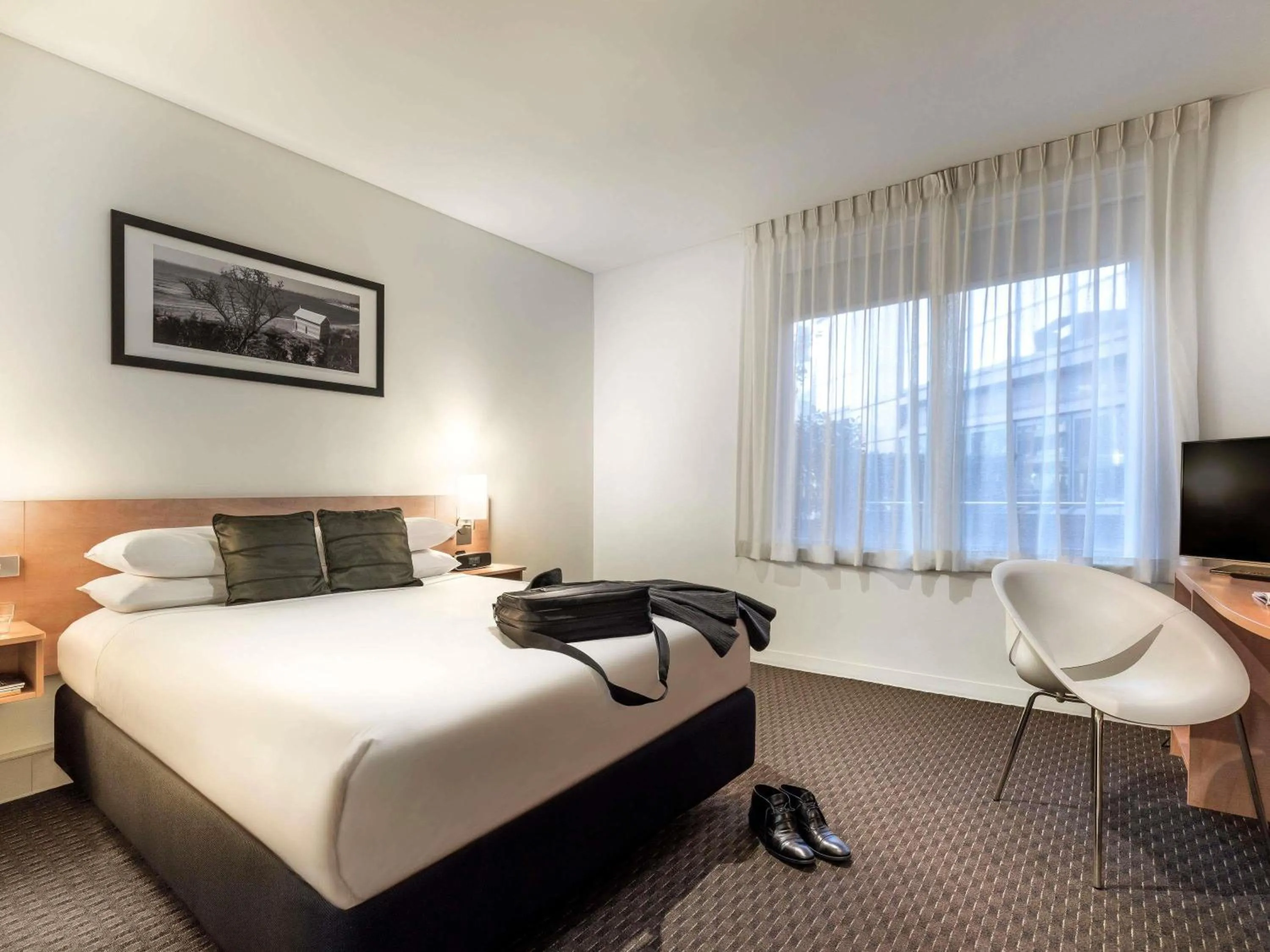 Property building, Bed in ibis Melbourne Hotel and Apartments