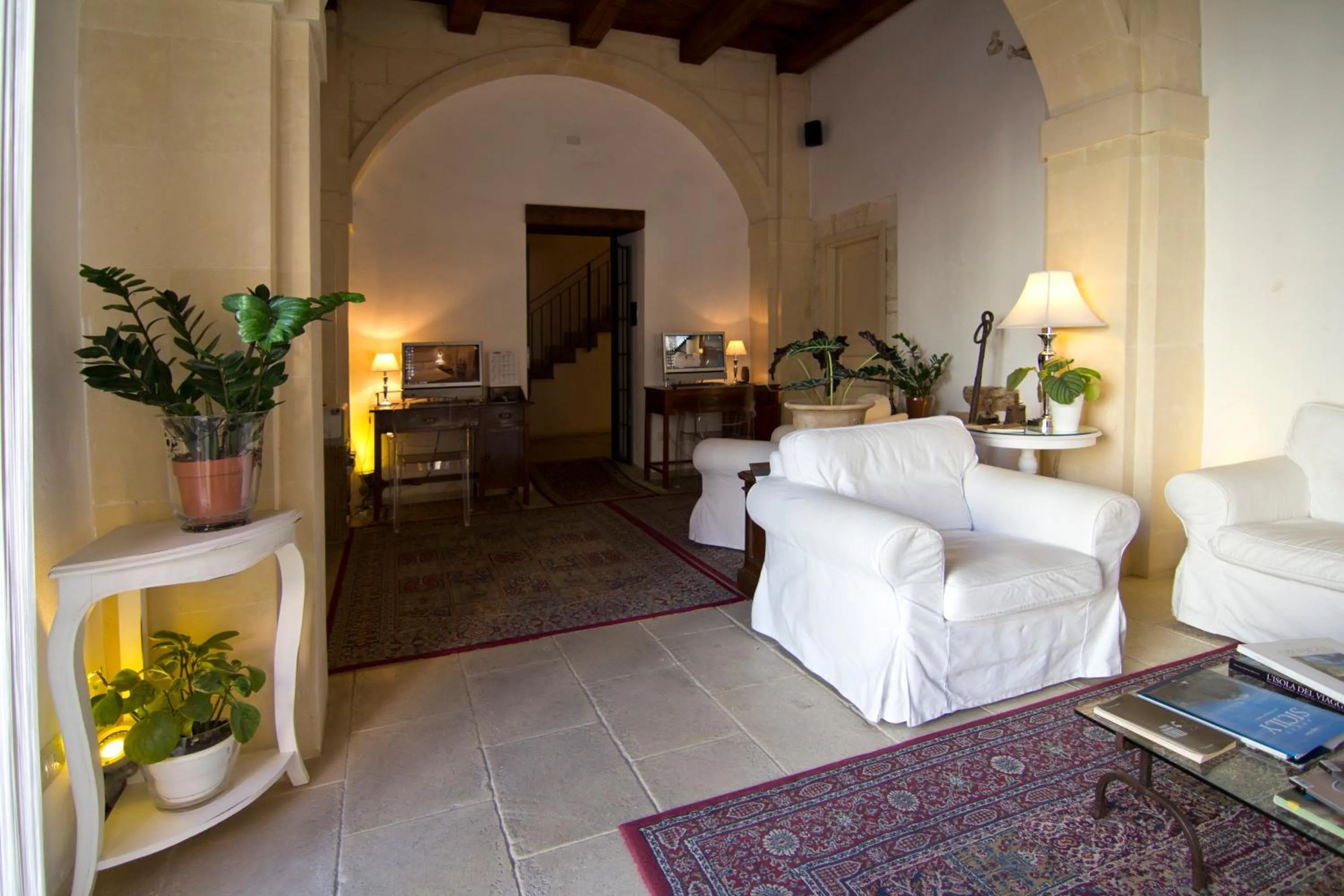 Communal lounge/ TV room in La Via della Giudecca