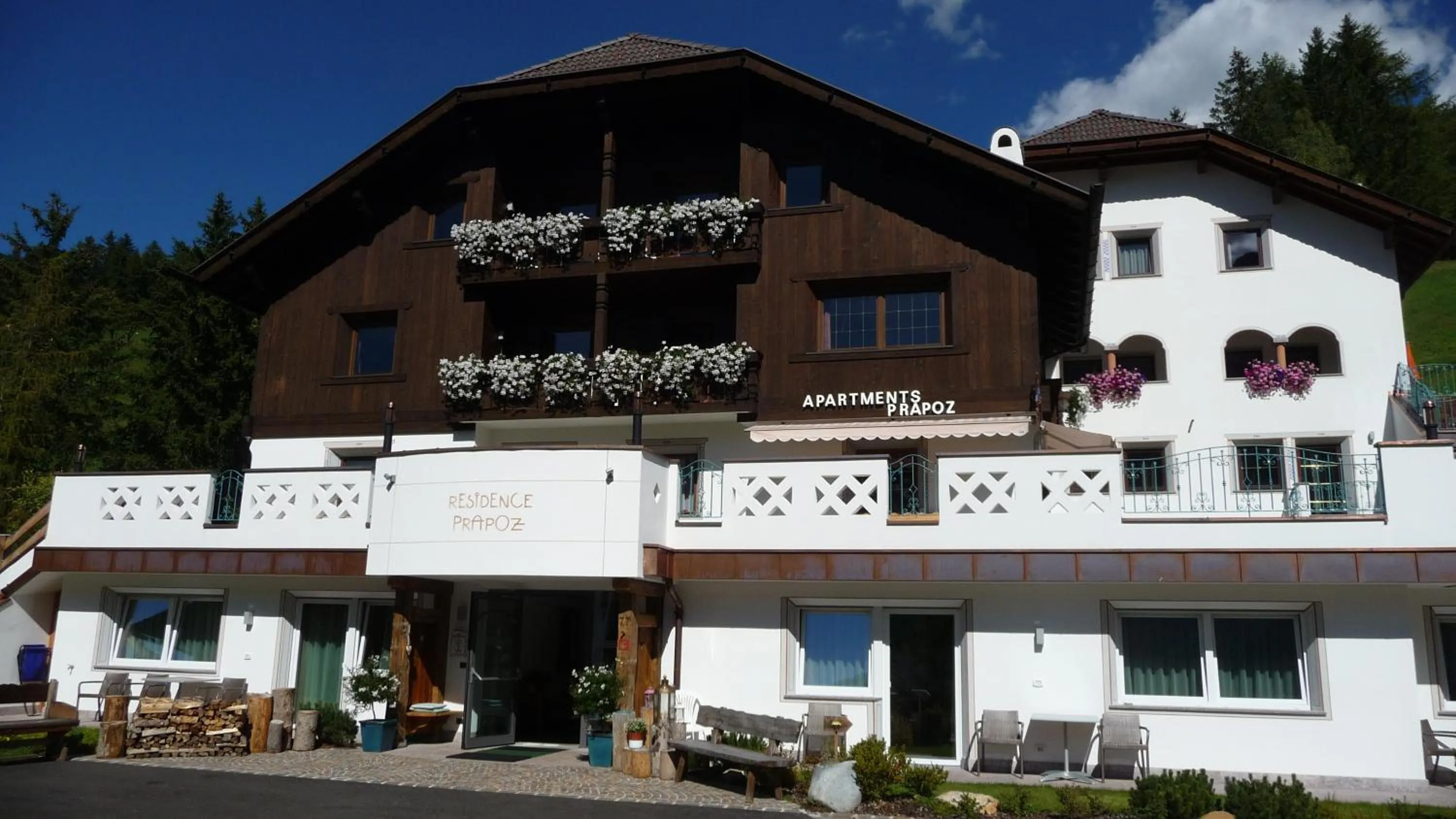 Facade/entrance in Residence Prapoz