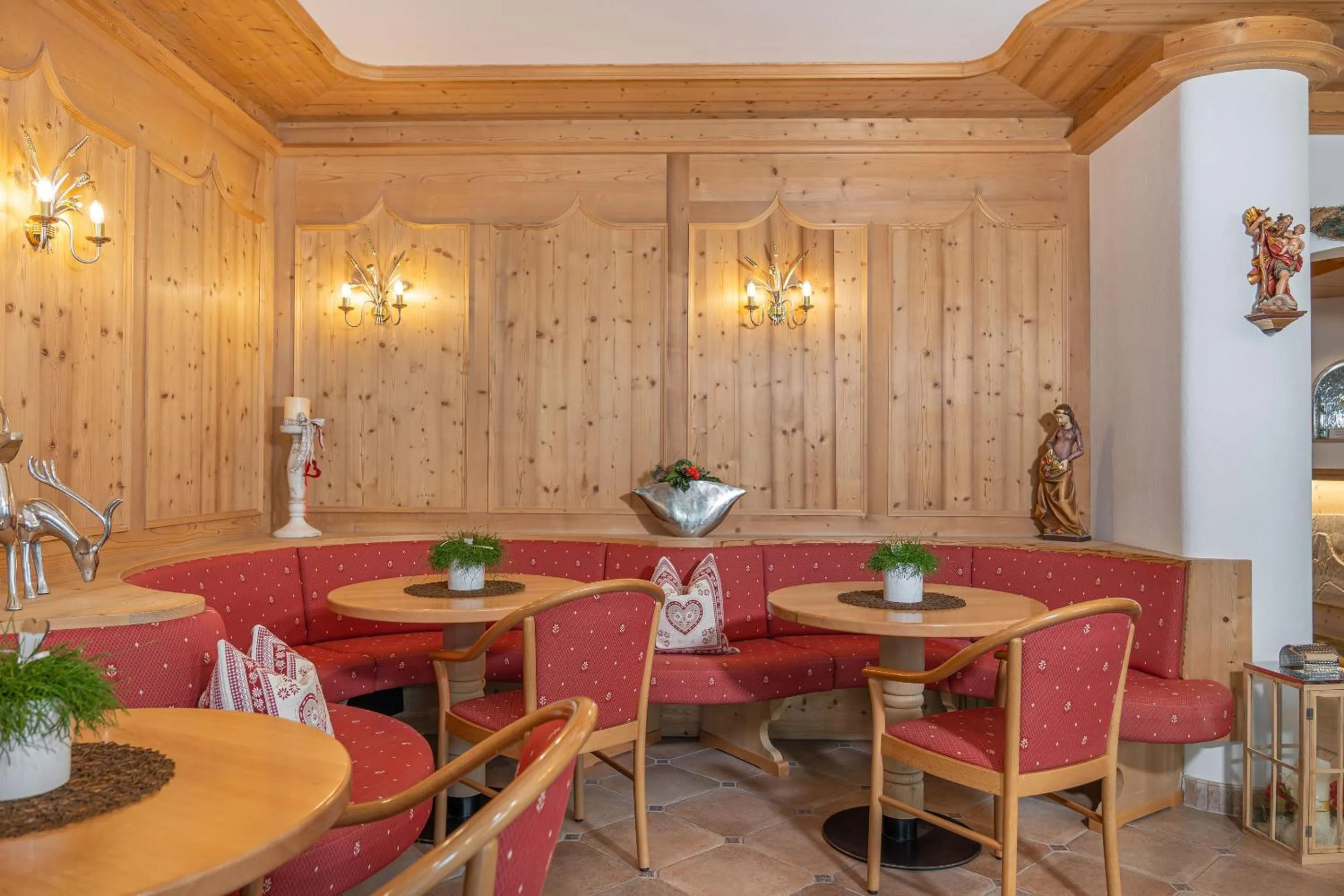 Lounge or bar in Hotel Rodella