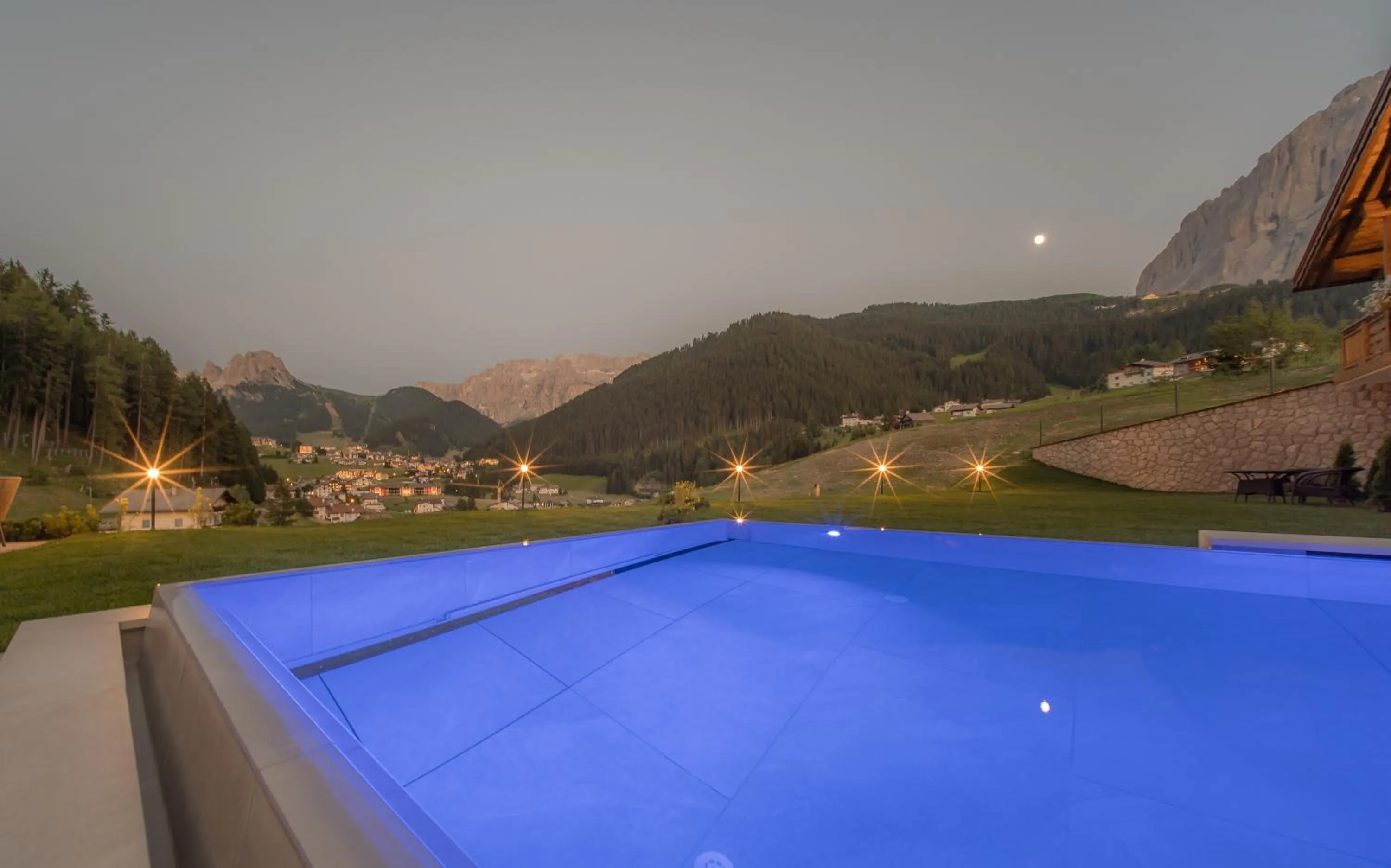 Swimming pool in Hotel Rodella