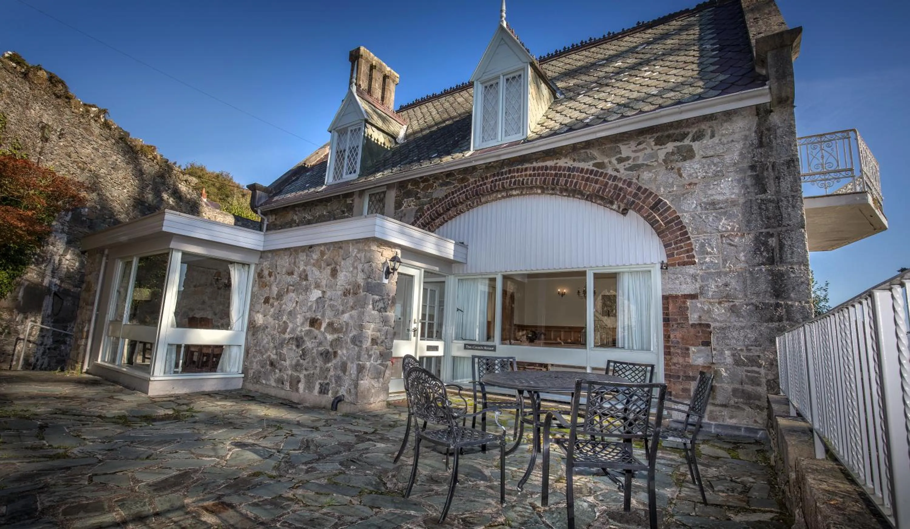 Property building in Château Rhianfa