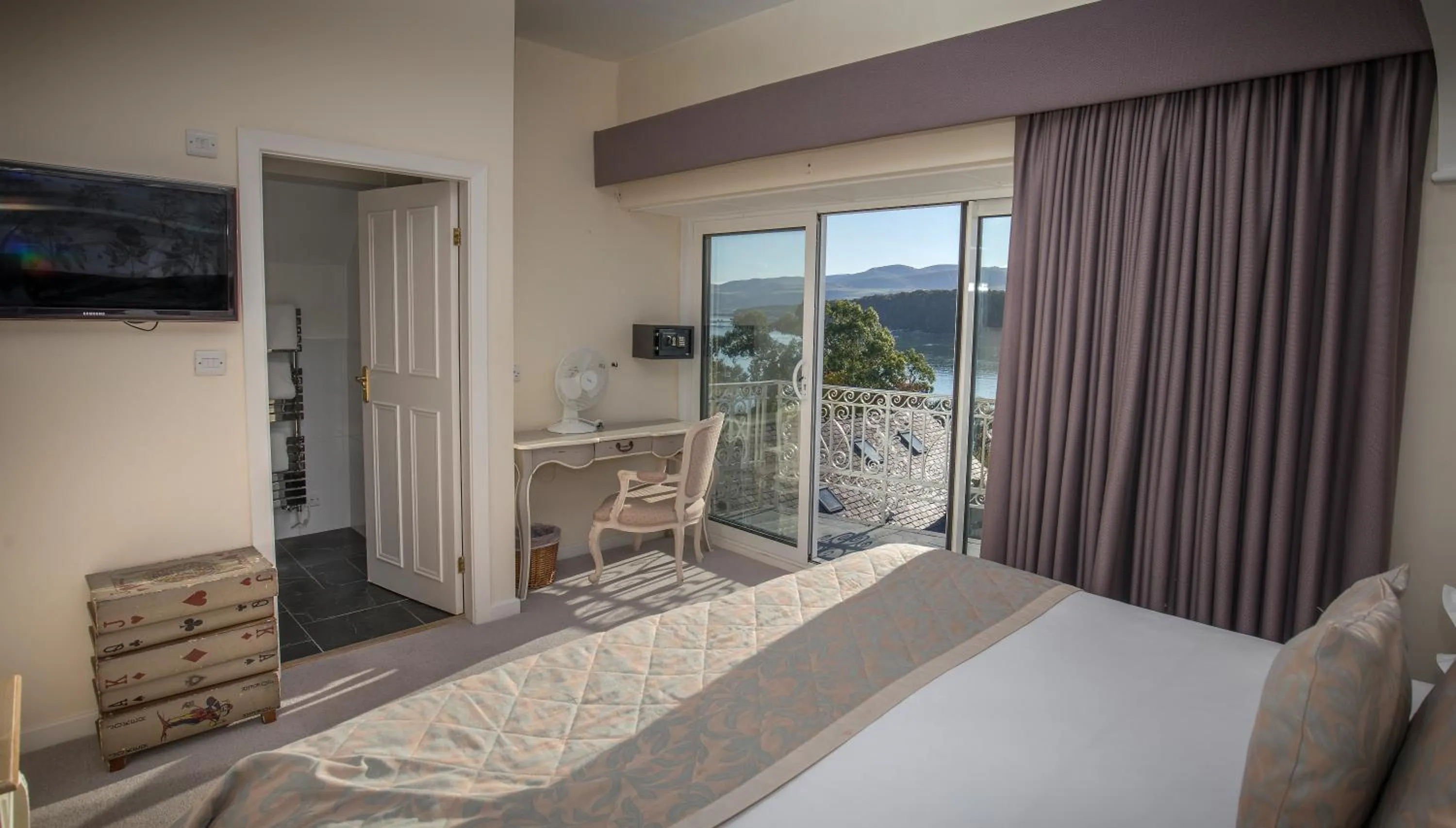 View (from property/room), Bed in Château Rhianfa