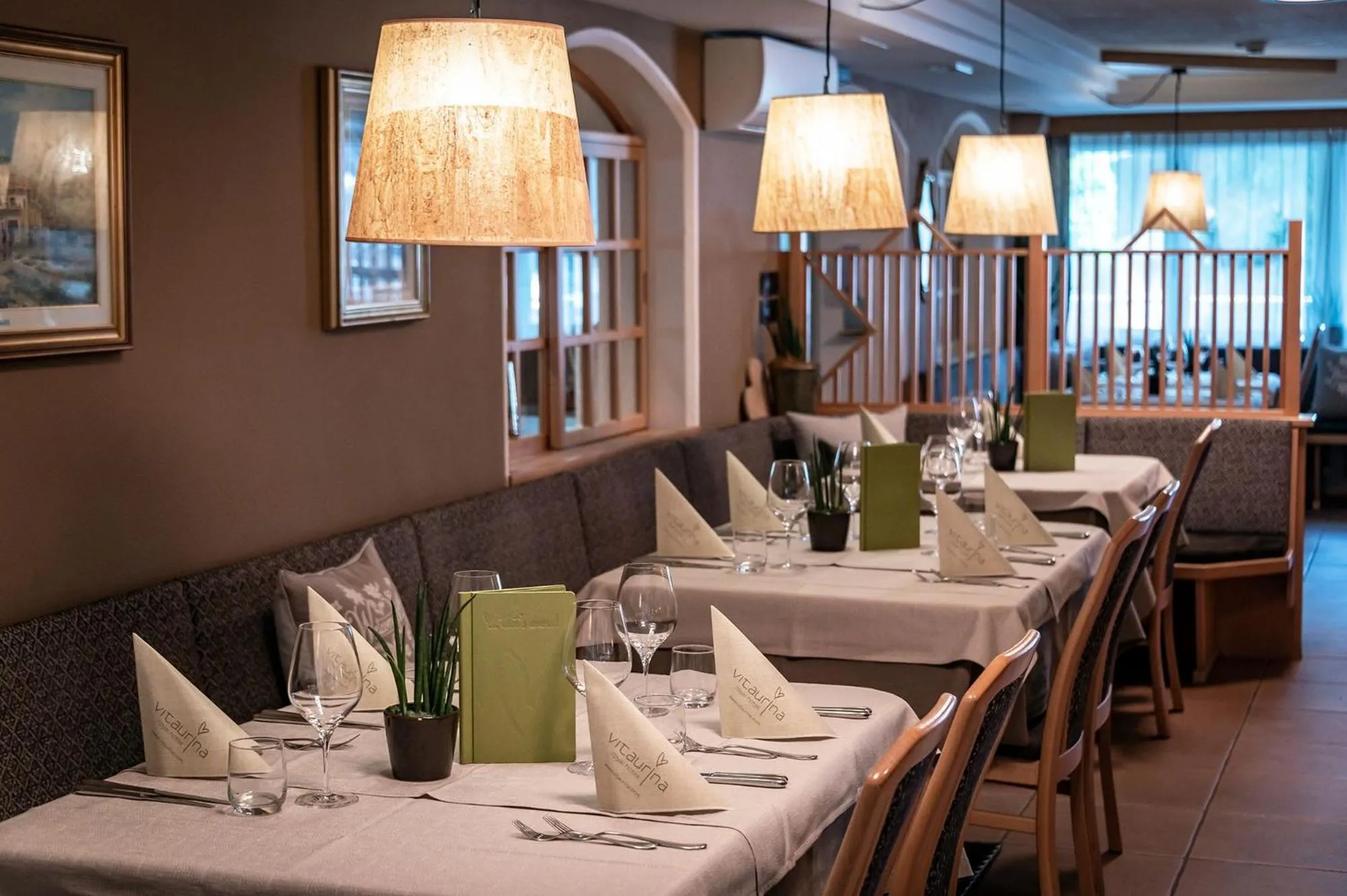 Restaurant/places to eat in Vitaurina Royal Hotel