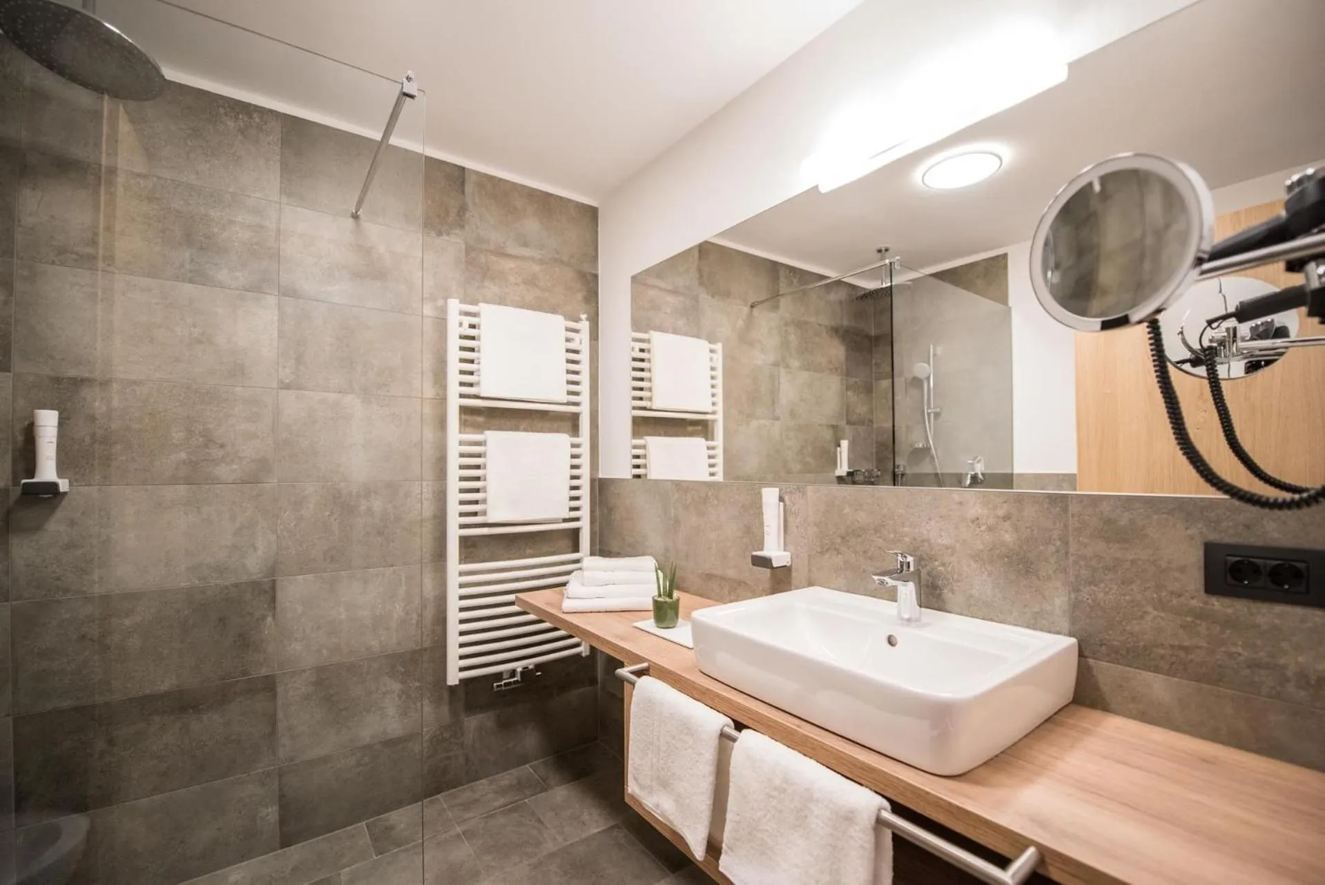 Bathroom in Vitaurina Royal Hotel