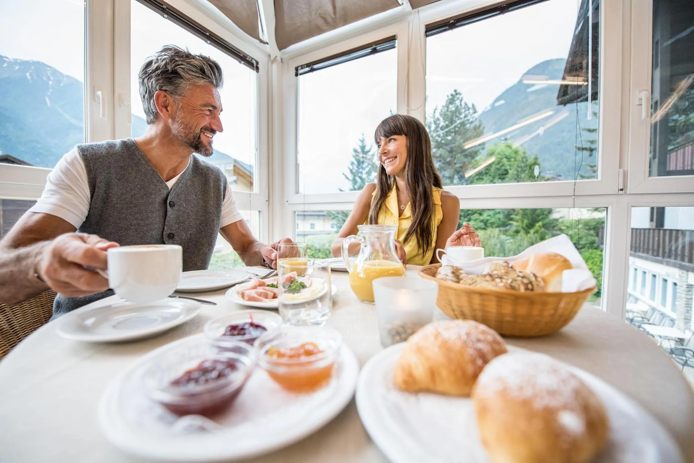 Restaurant/places to eat in Vitaurina Royal Hotel