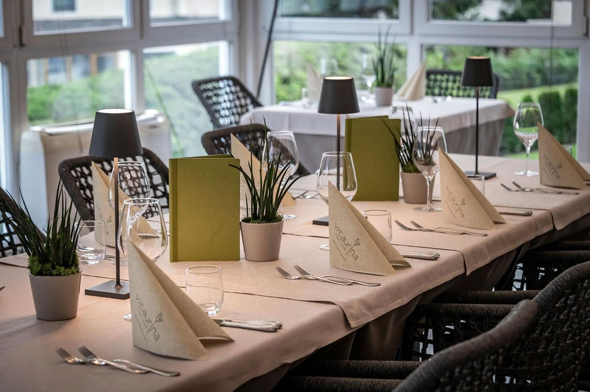 Restaurant/places to eat in Vitaurina Royal Hotel