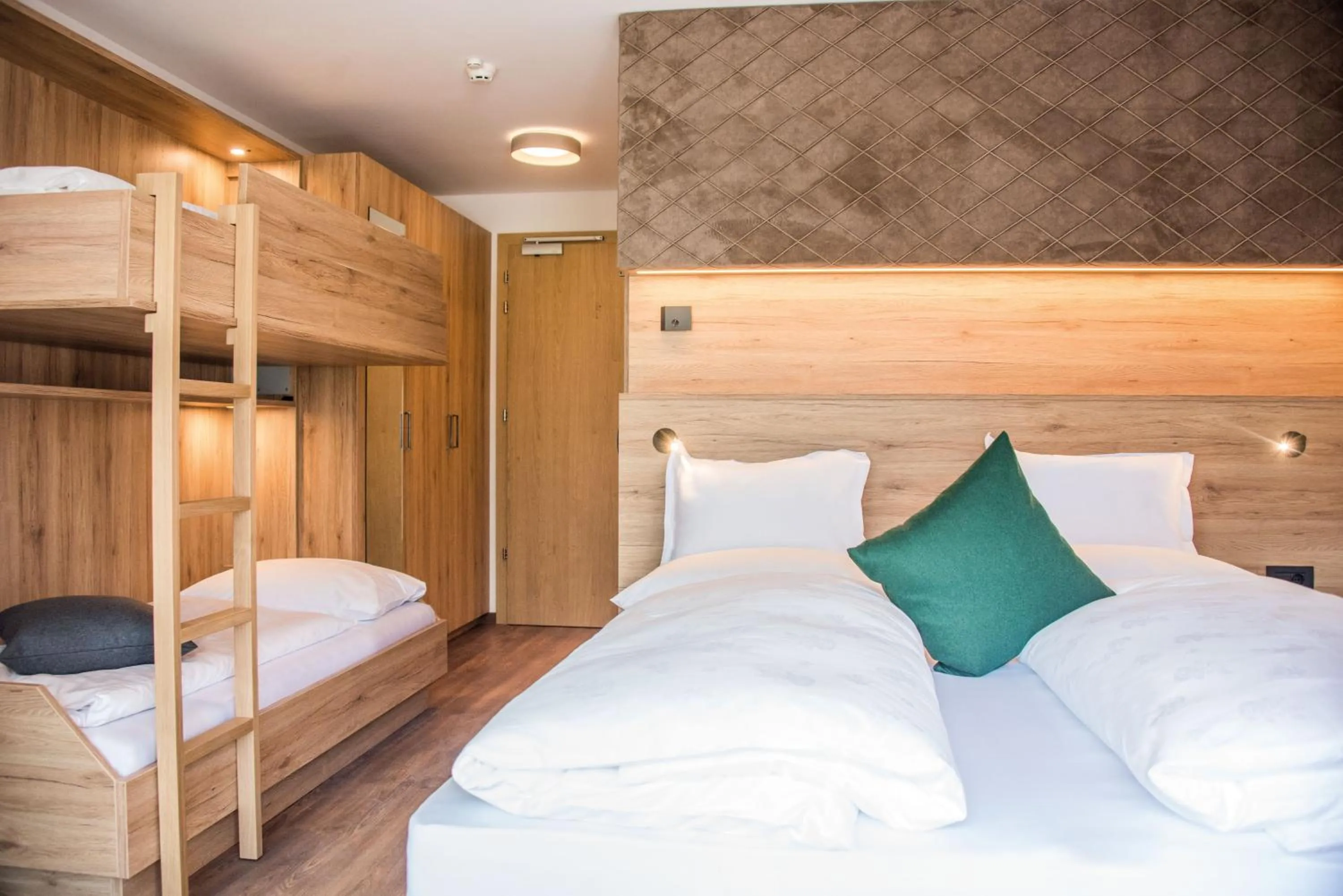 bunk bed, Bed in Vitaurina Royal Hotel