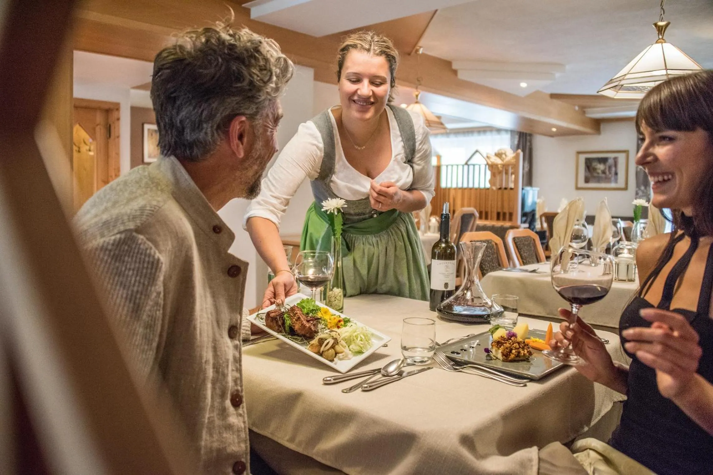 Restaurant/places to eat in Vitaurina Royal Hotel