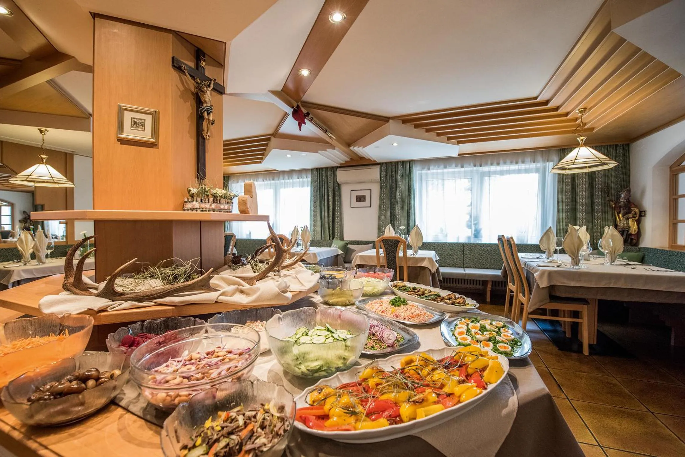 Restaurant/places to eat in Vitaurina Royal Hotel