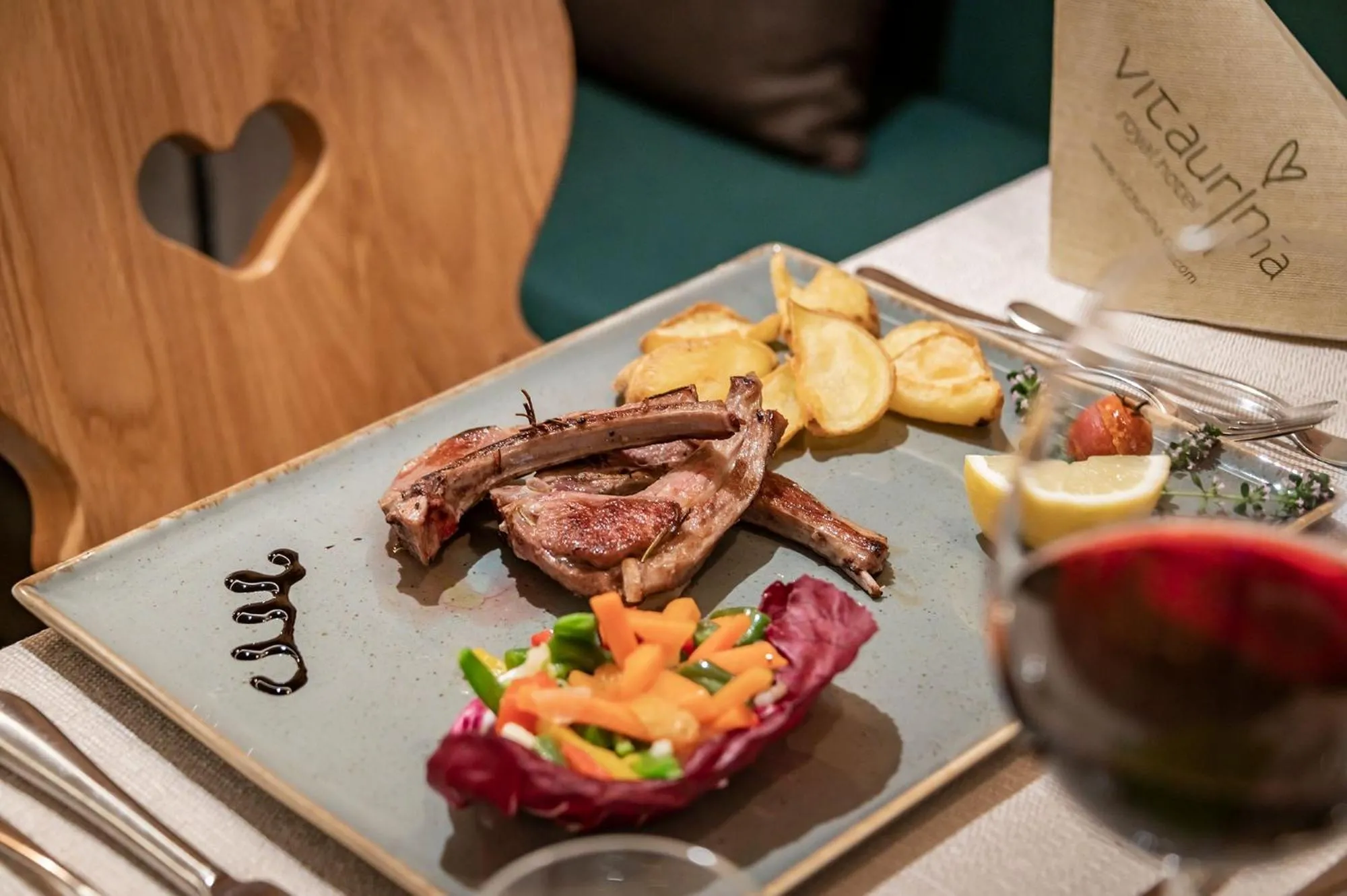 Restaurant/places to eat in Vitaurina Royal Hotel