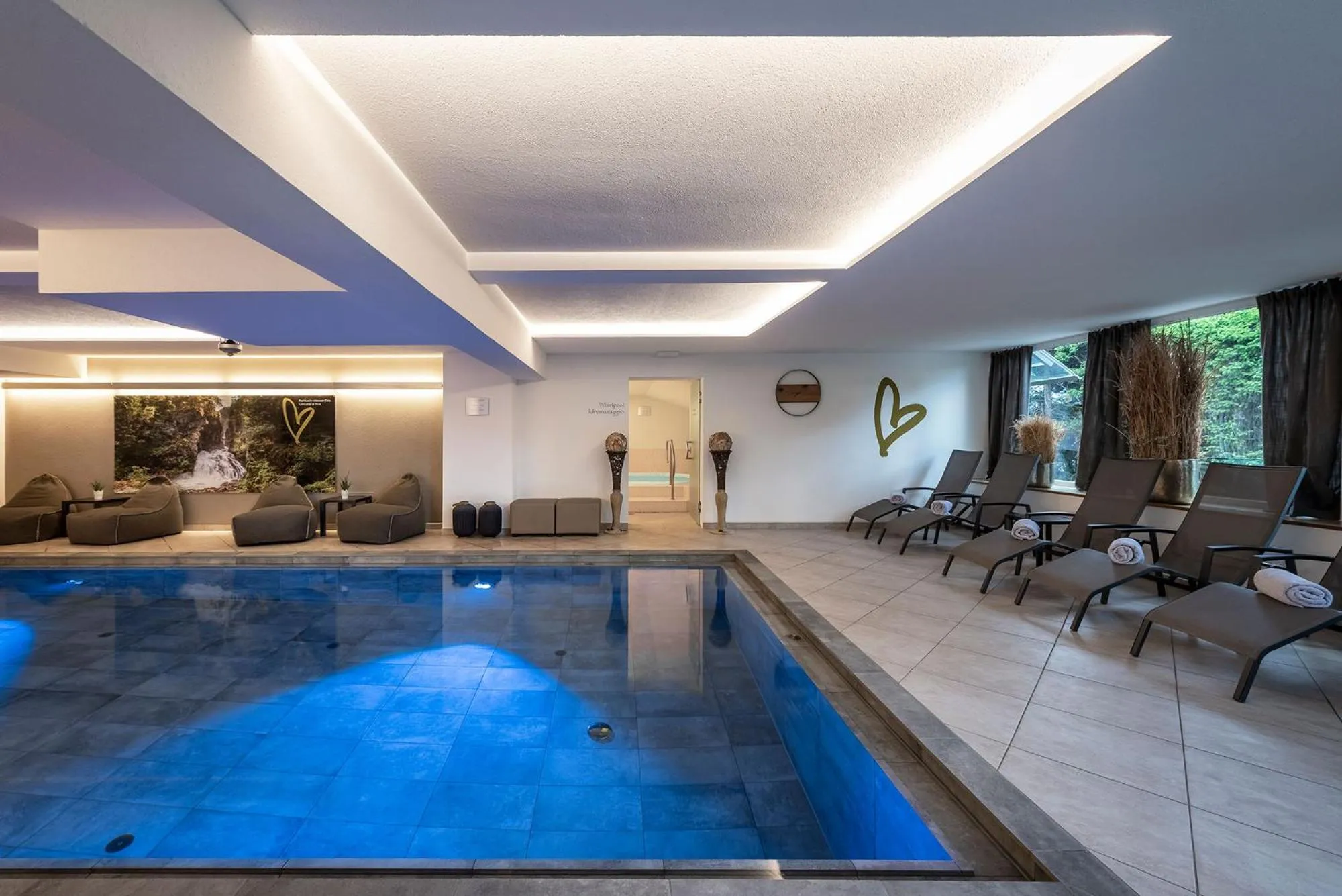 Swimming pool in Vitaurina Royal Hotel