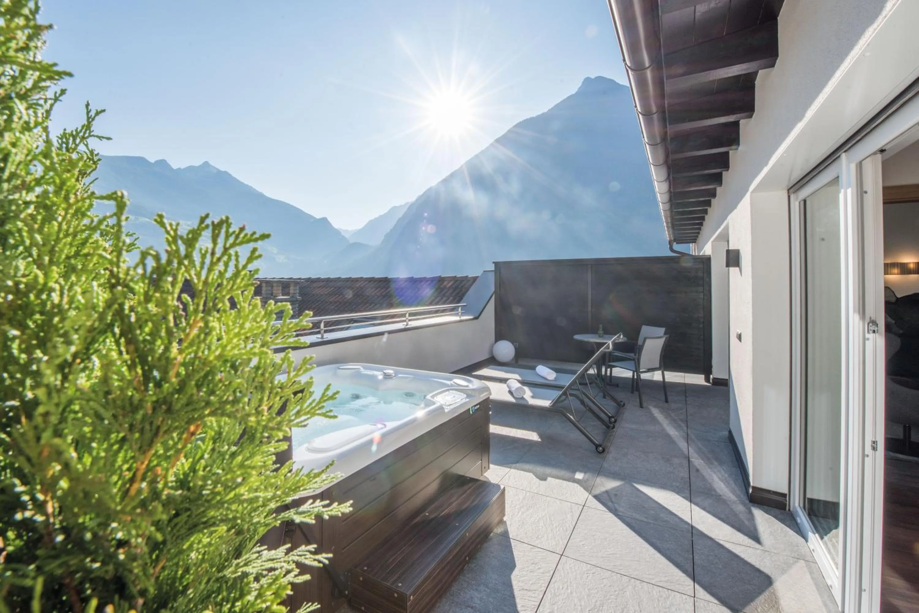 Hot Tub in Vitaurina Royal Hotel