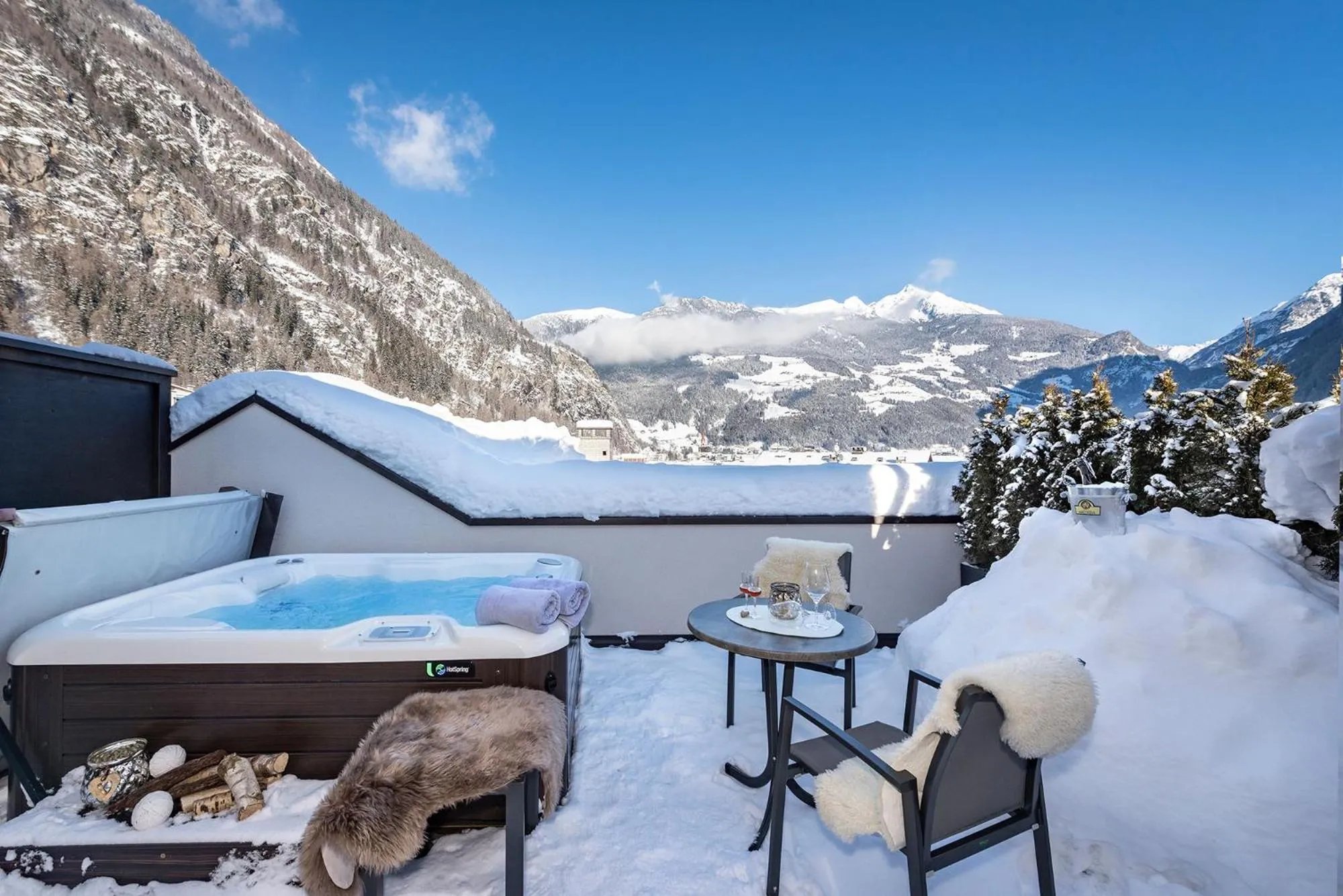 Hot Tub in Vitaurina Royal Hotel