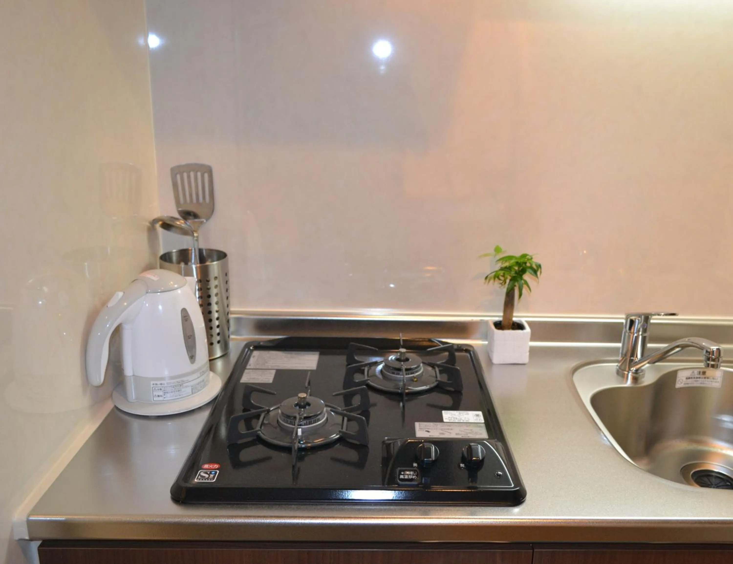 Kitchen or kitchenette in Ben's Guesthouse Kyoto