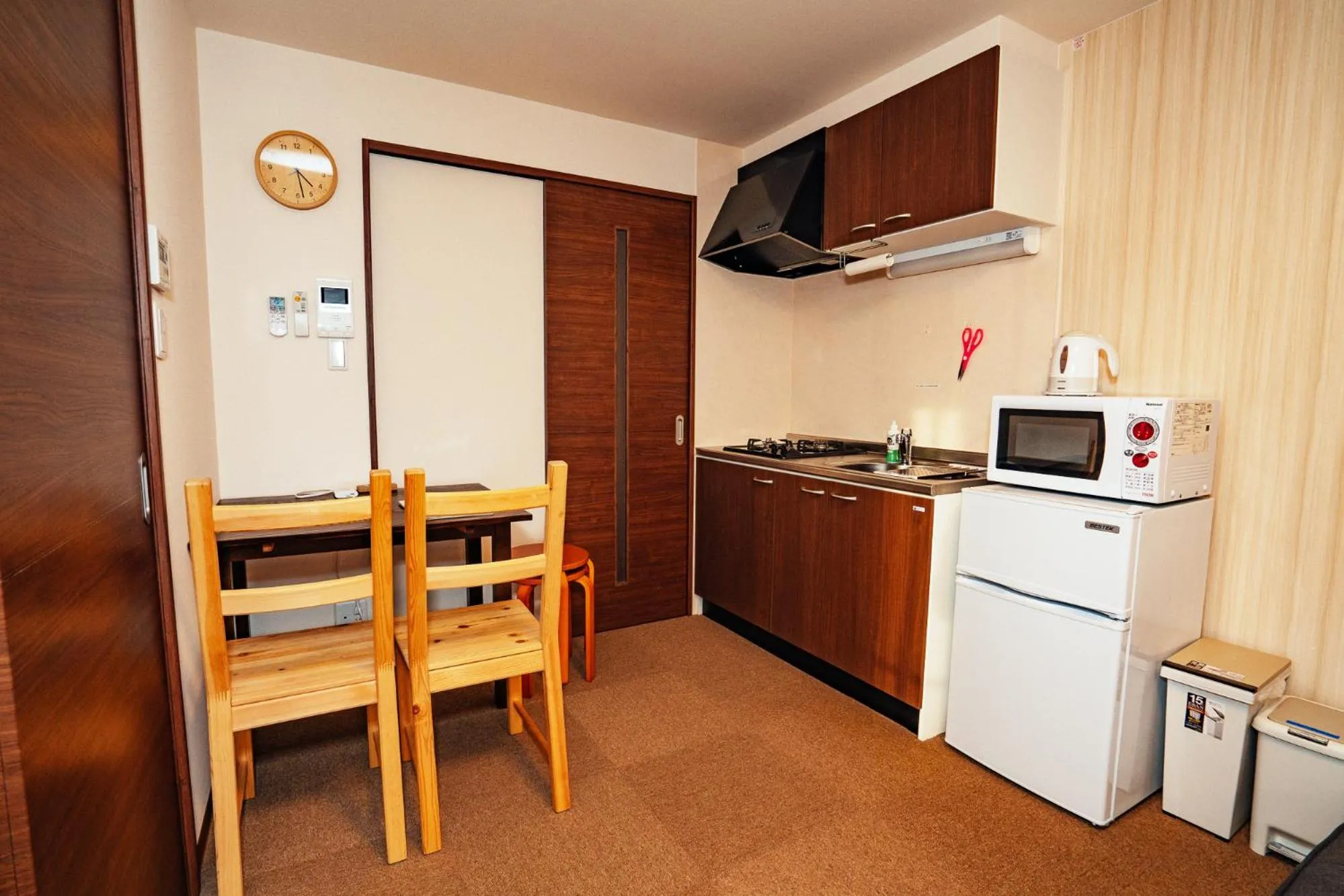 Kitchen or kitchenette in Ben's Guesthouse Kyoto