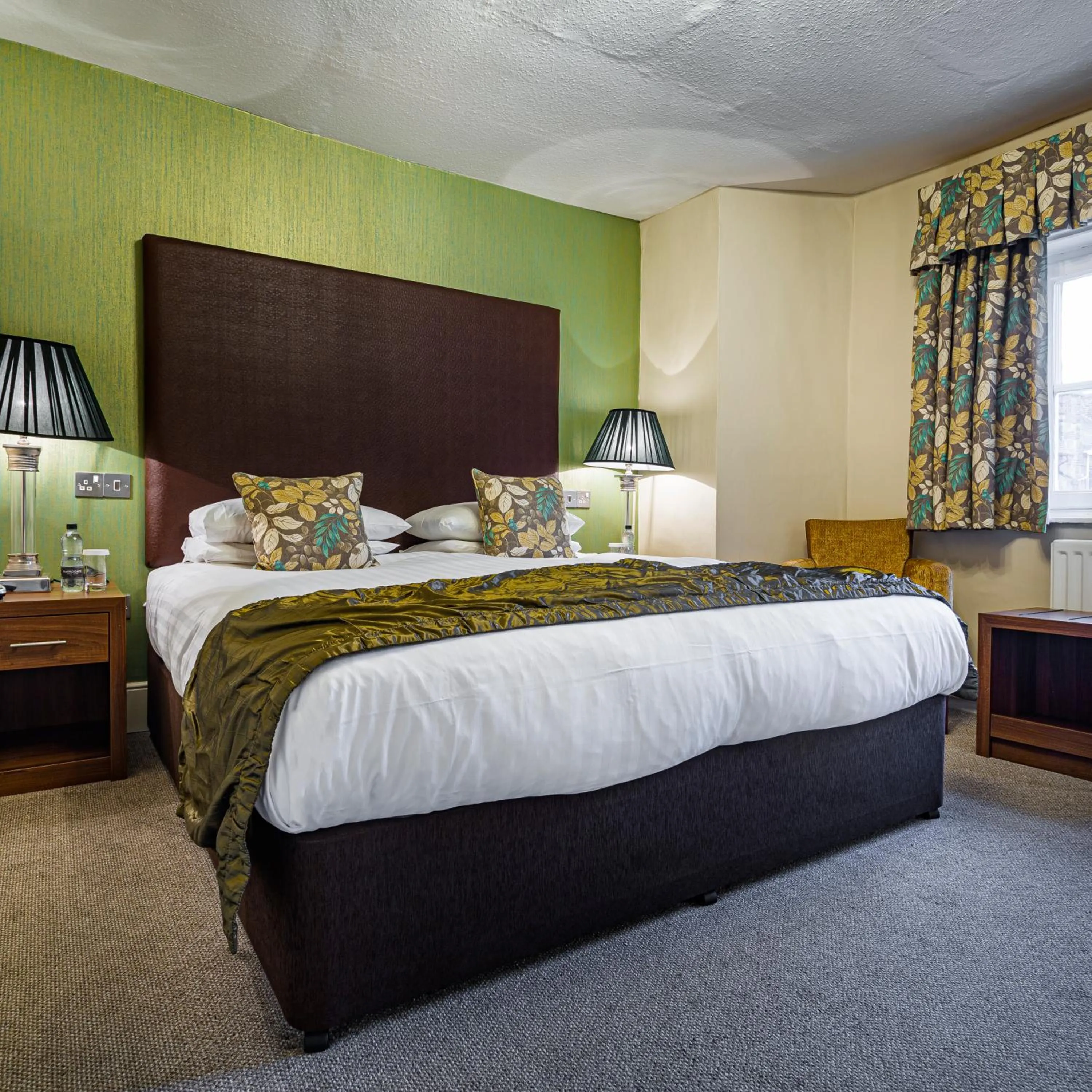 Bedroom, Bed in The Royal Oak Hotel, Welshpool - The Coaching Inn Group