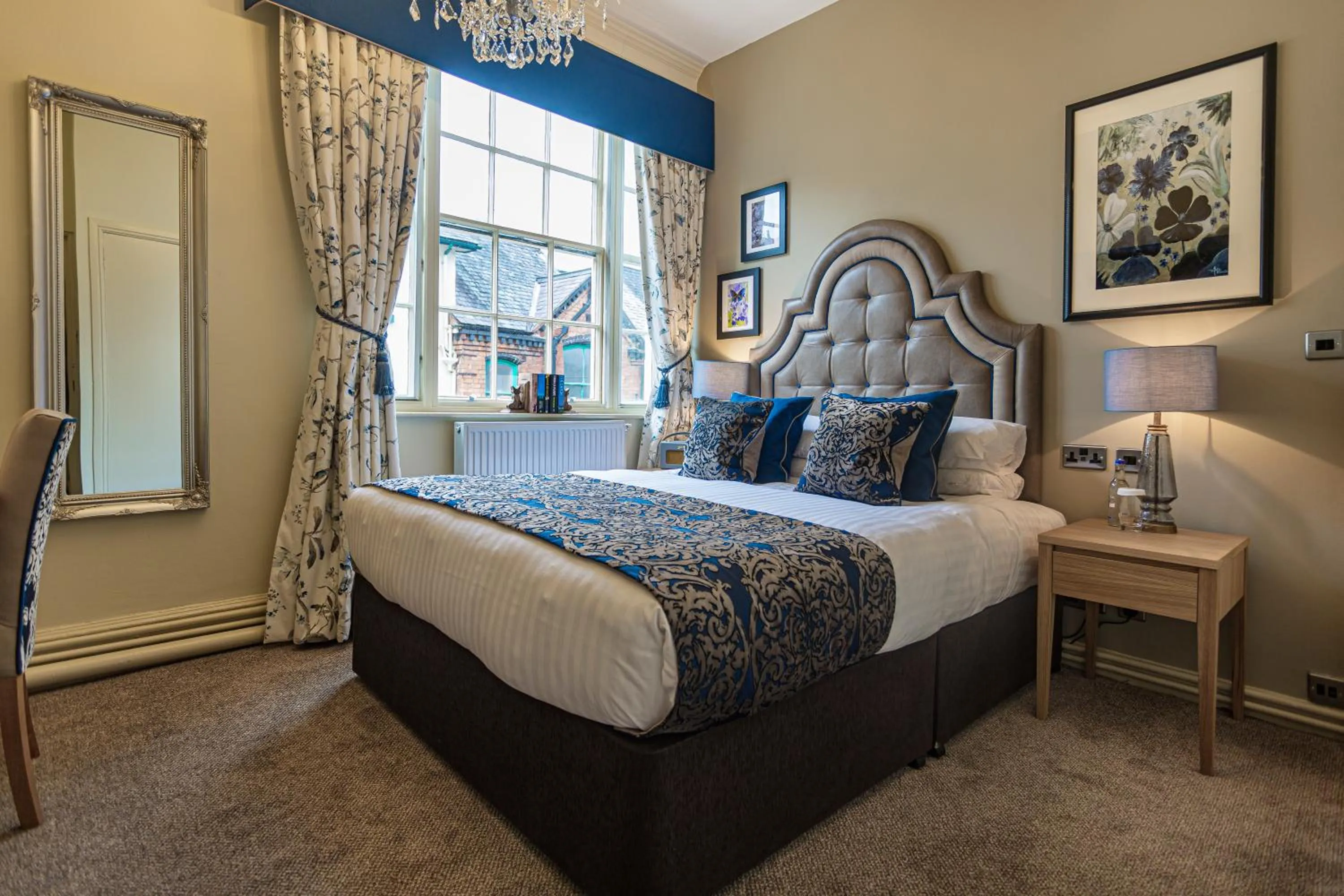 Bed in The Royal Oak Hotel, Welshpool - The Coaching Inn Group