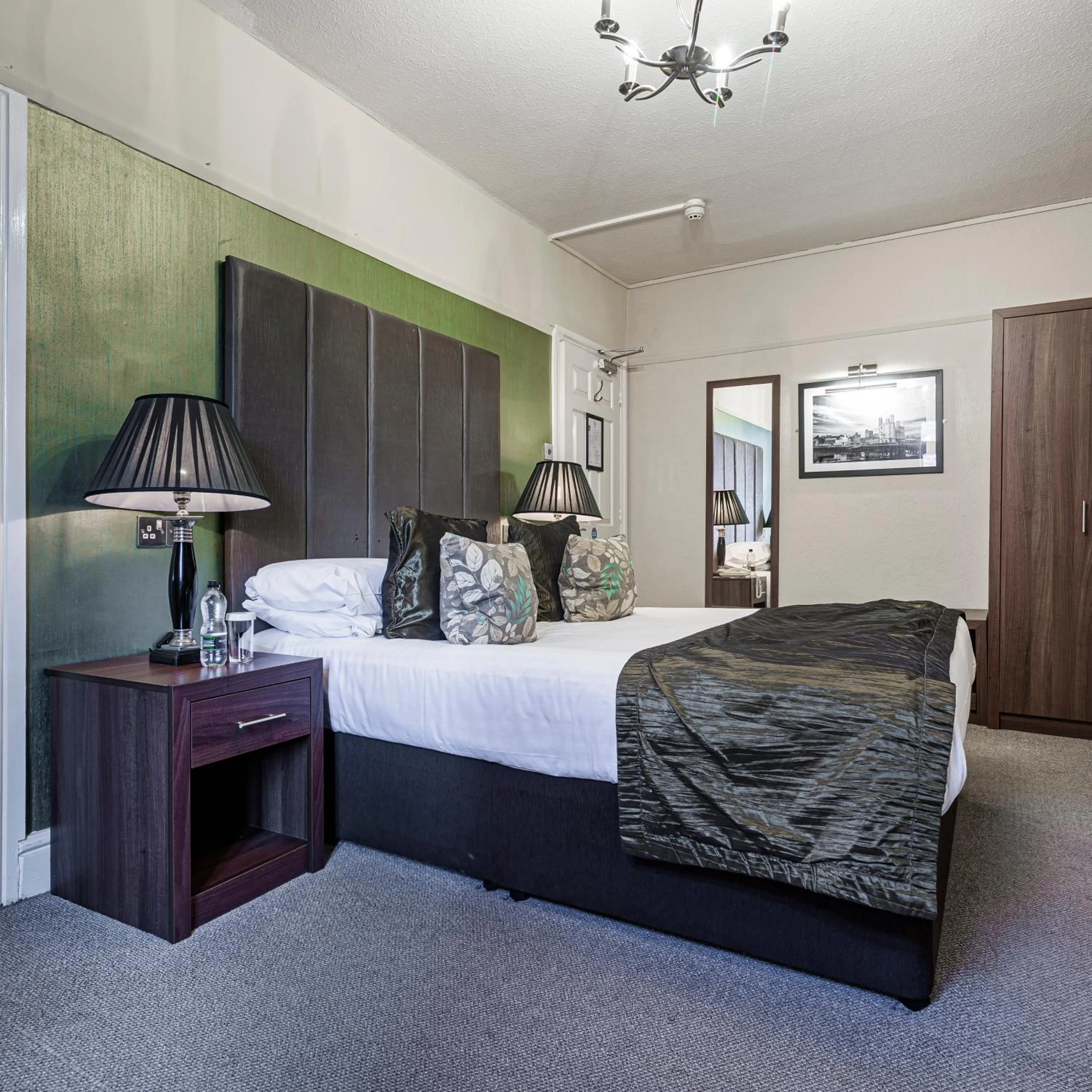 Bedroom, Bed in The Royal Oak Hotel, Welshpool - The Coaching Inn Group