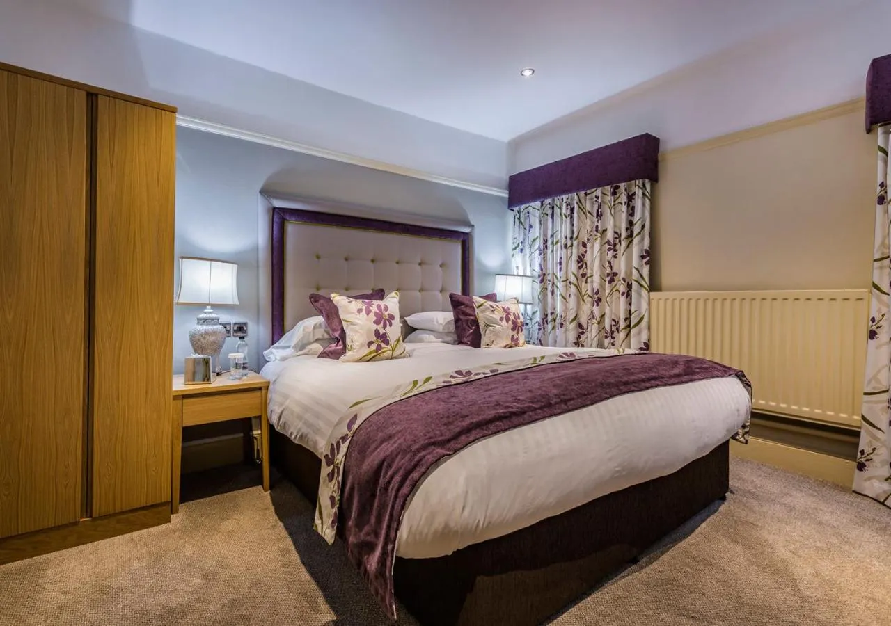 Bedroom, Bed in The Royal Oak Hotel, Welshpool - The Coaching Inn Group