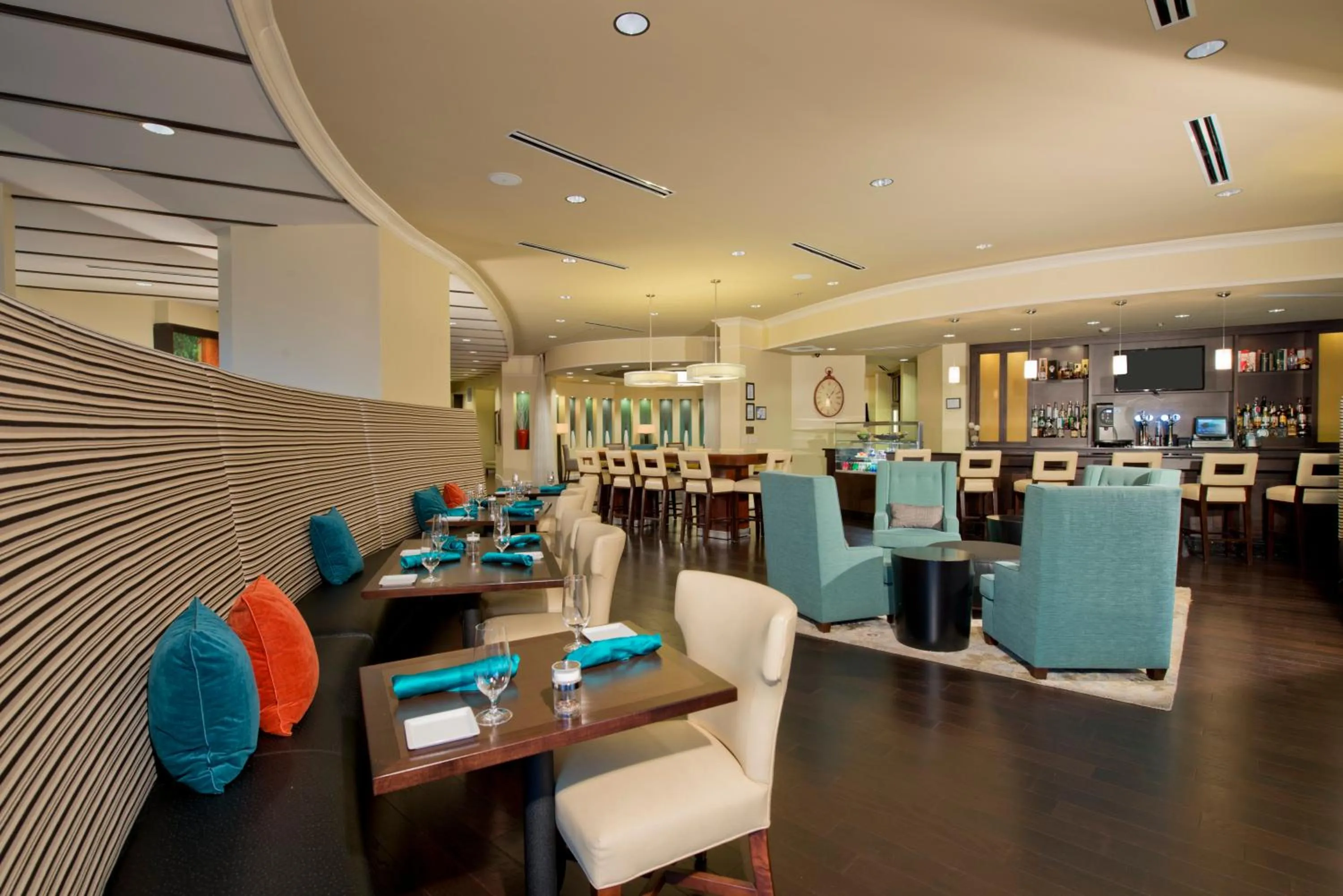Restaurant/places to eat in Hotel Indigo Atlanta Airport College Park by IHG