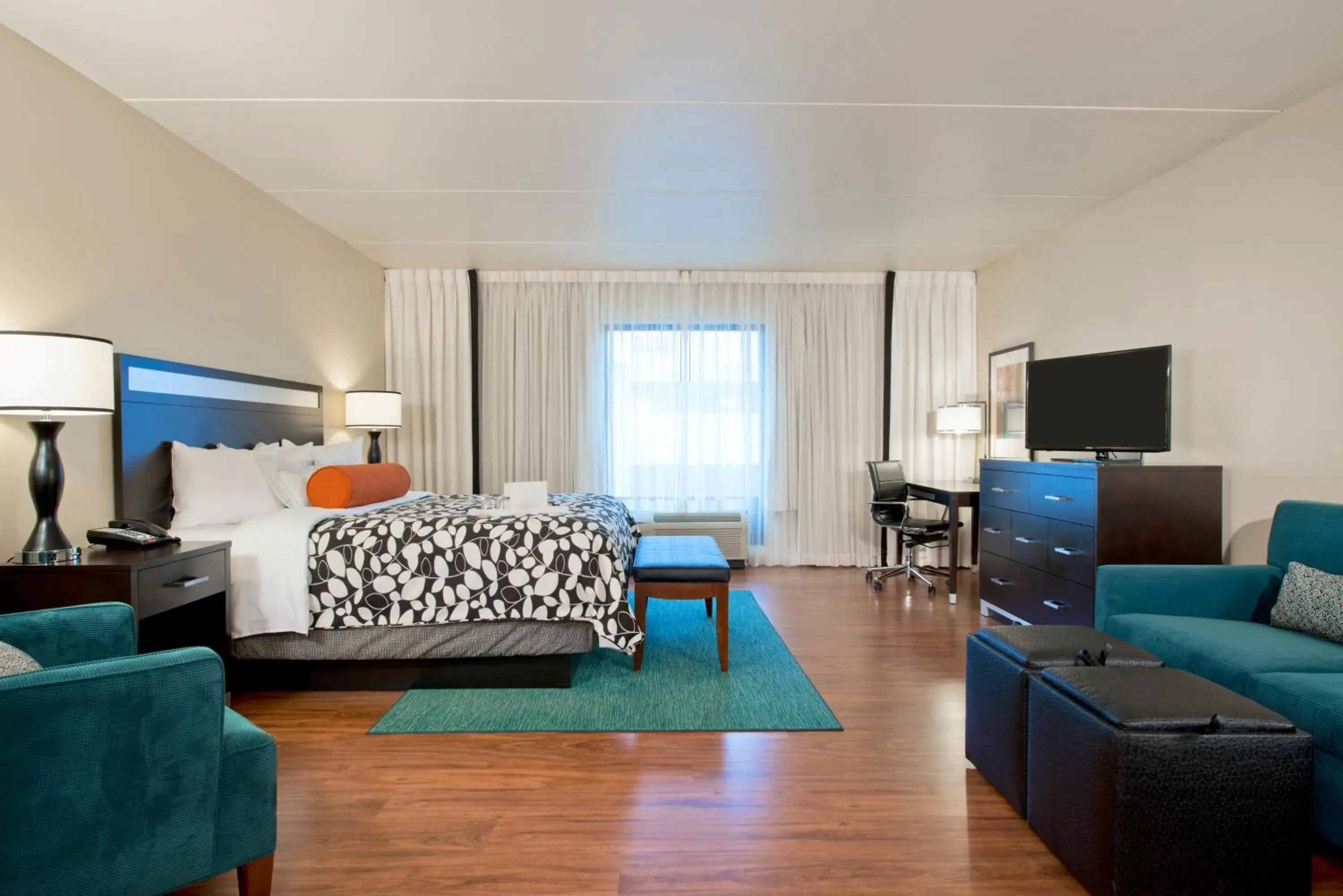 Standard King Room with Walk-In Shower in Hotel Indigo Atlanta Airport College Park, an IHG Hotel Standard King Room with Walk-In Shower in Hotel Indigo Atlanta Airport College Park, an IHG Hotel