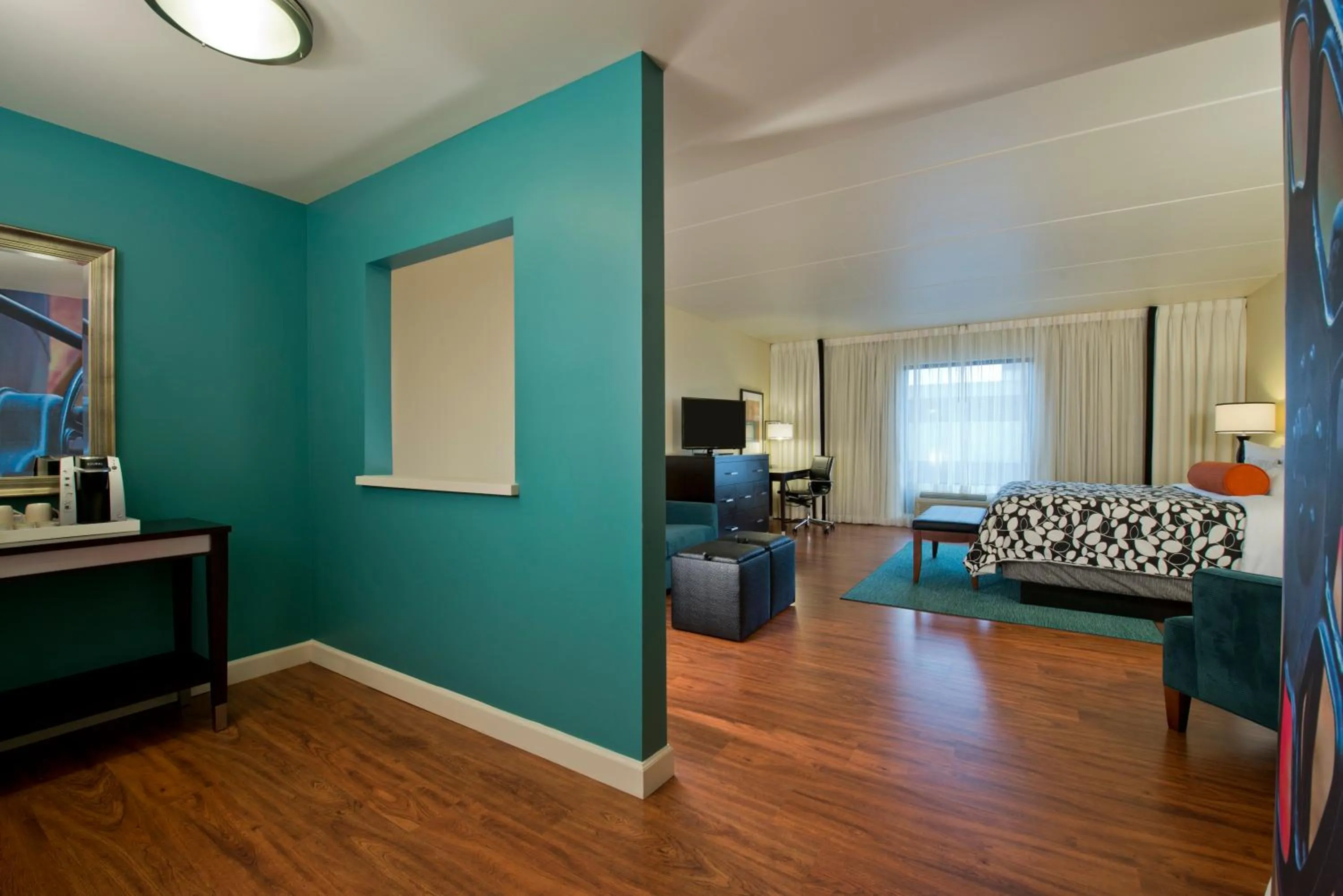 Photo of the whole room in Hotel Indigo Atlanta Airport College Park by IHG