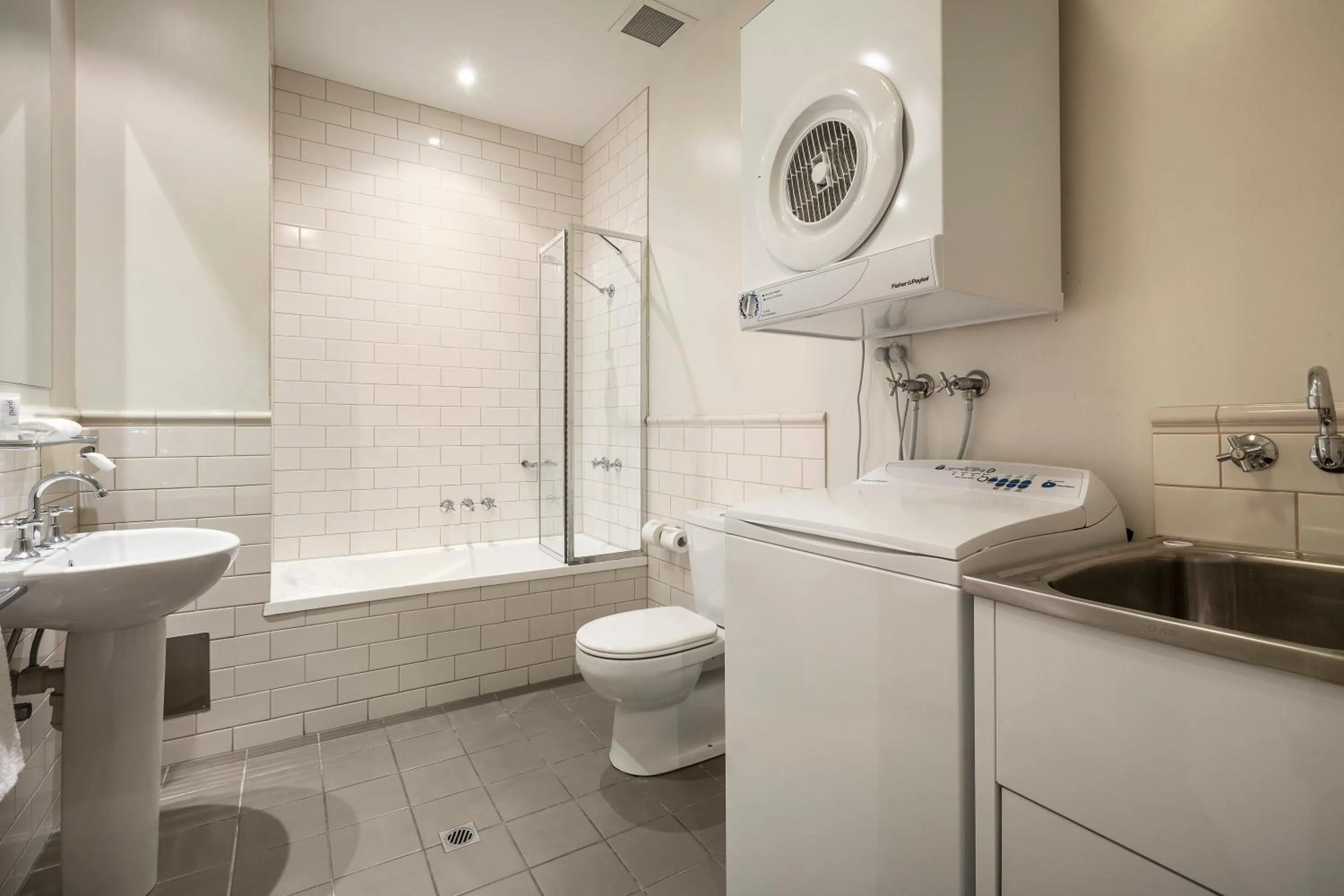 Shower in Launceston Central Apartment Hotel Official