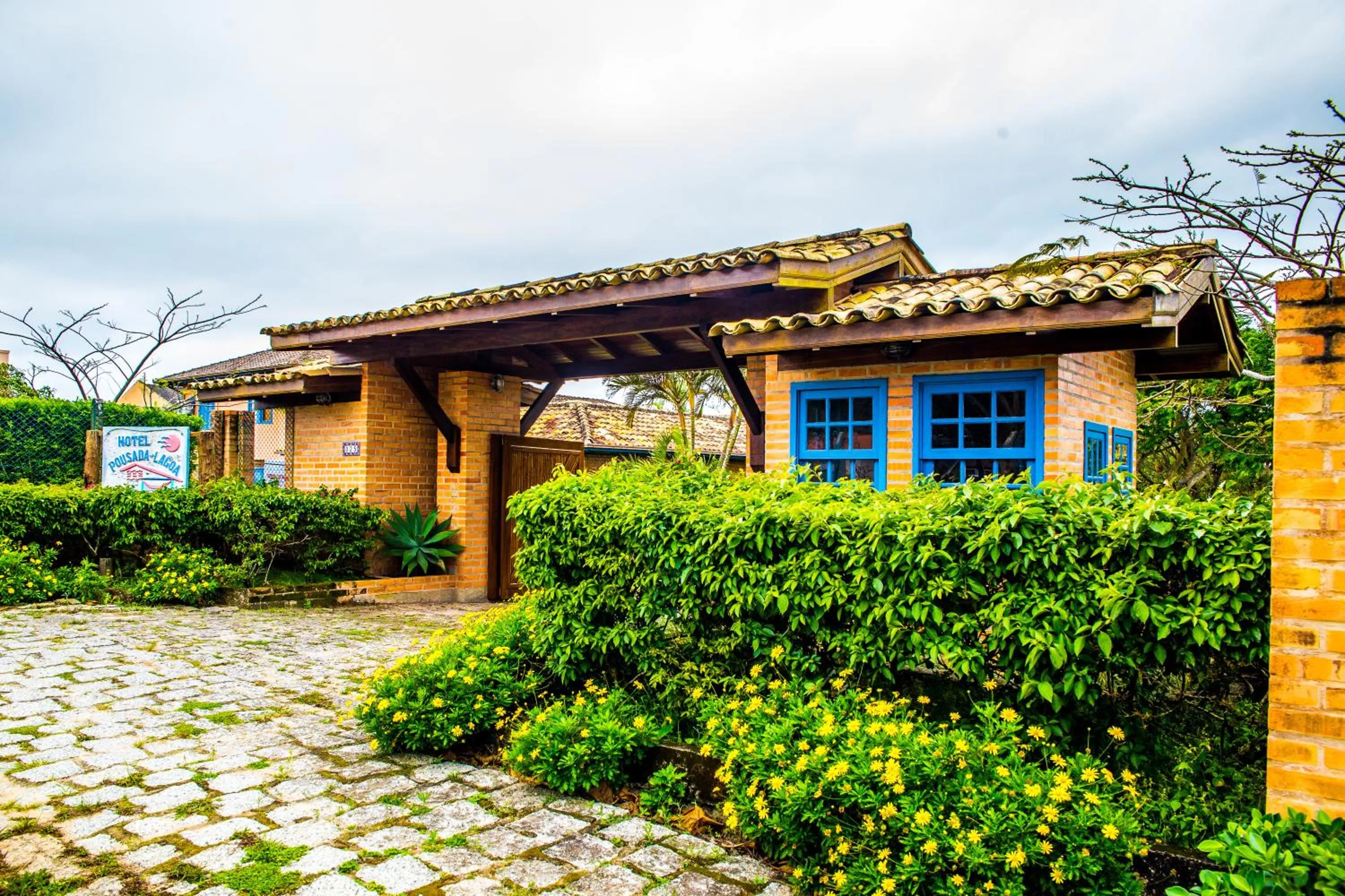 Property logo or sign in Hotel Pousada da Lagoa - Casa Californiana