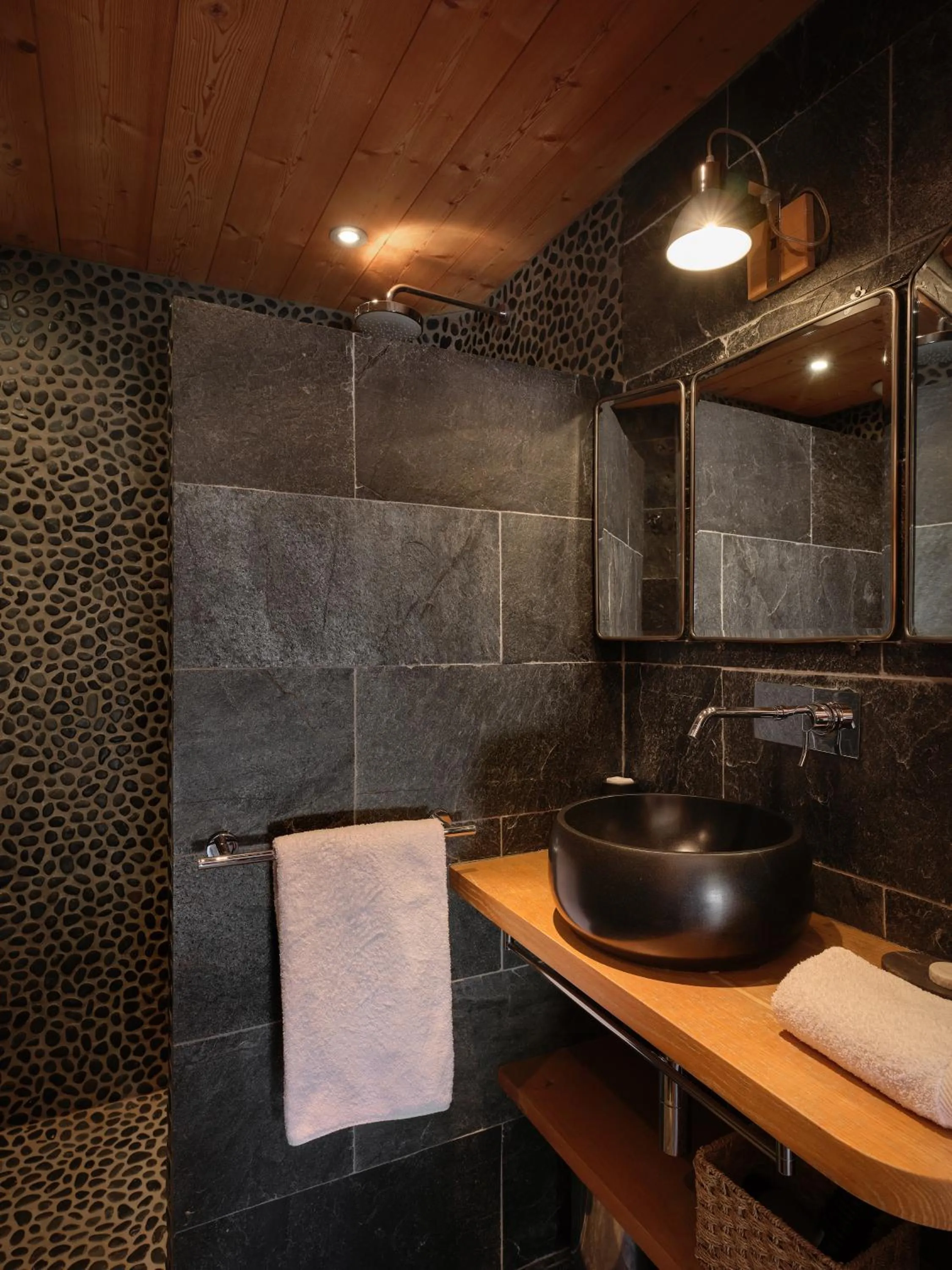 Shower in Les Rives d'Argentière