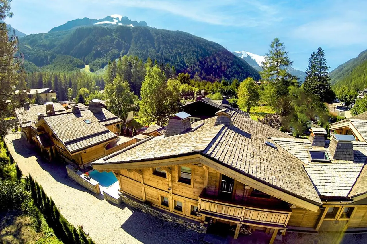 Property building in Les Rives d'Argentière