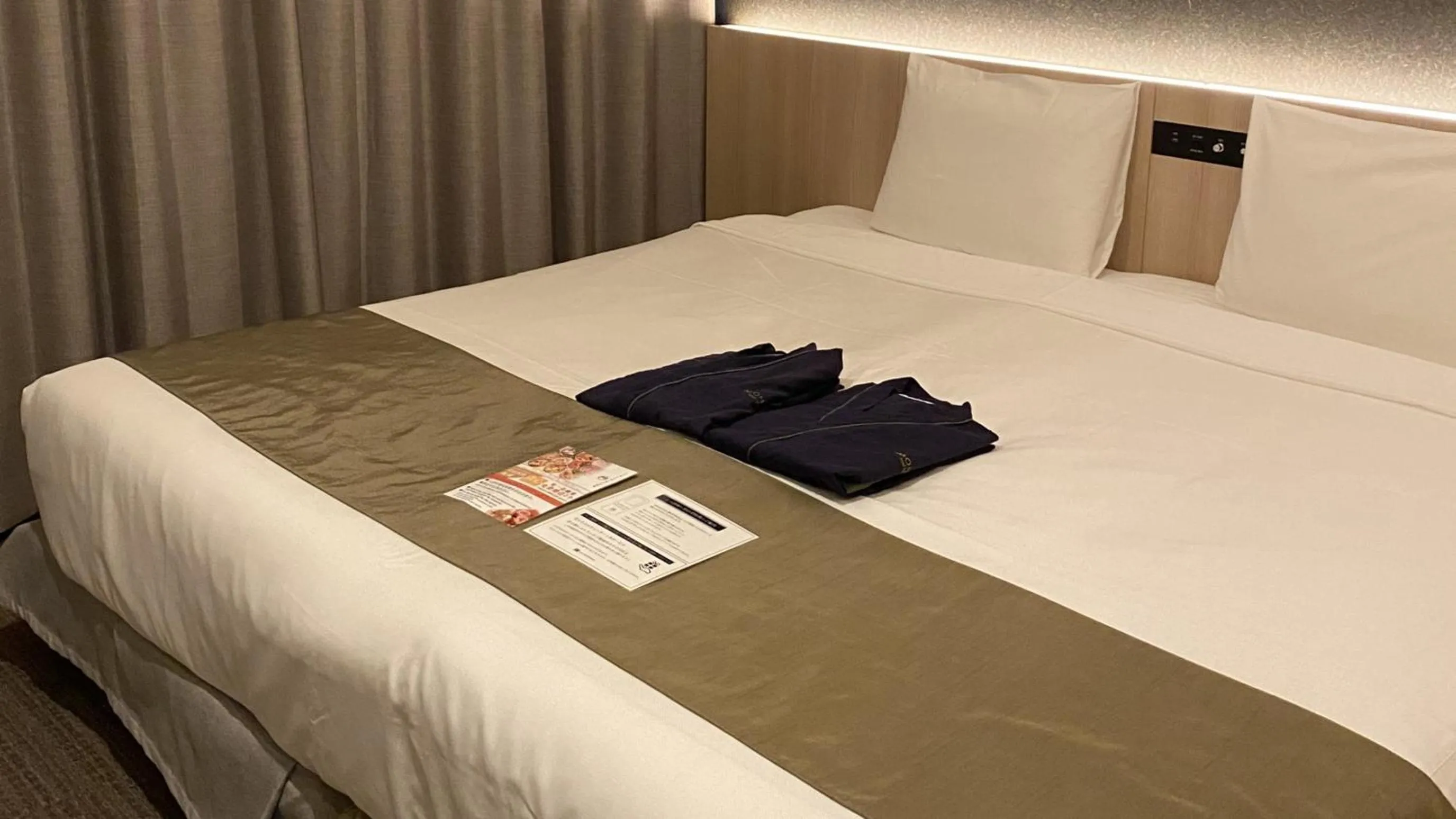 Photo of the whole room, Bed in hotel MONday Premium TOYOSU