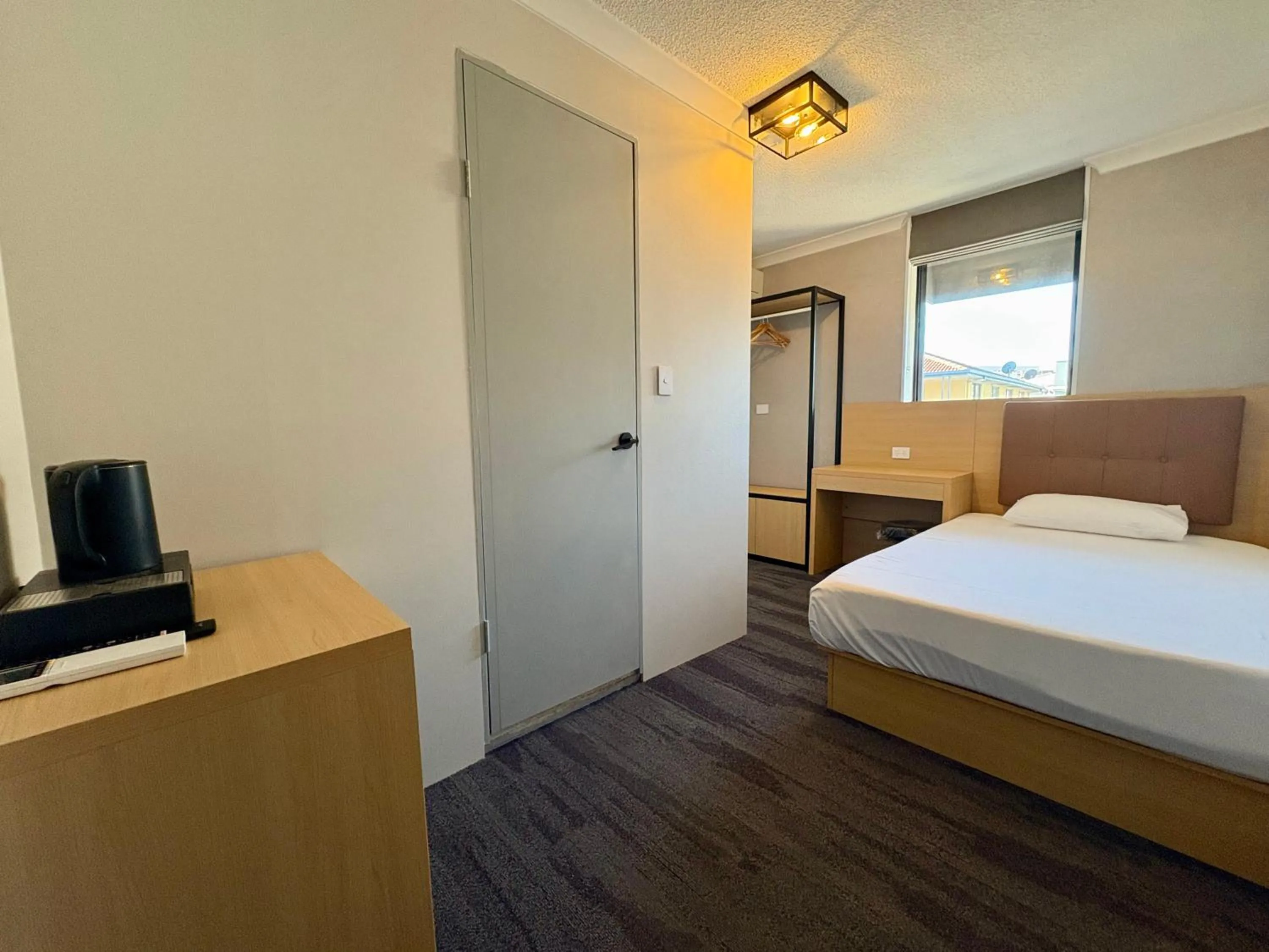 Bedroom, Bed in Spring Hill Inn