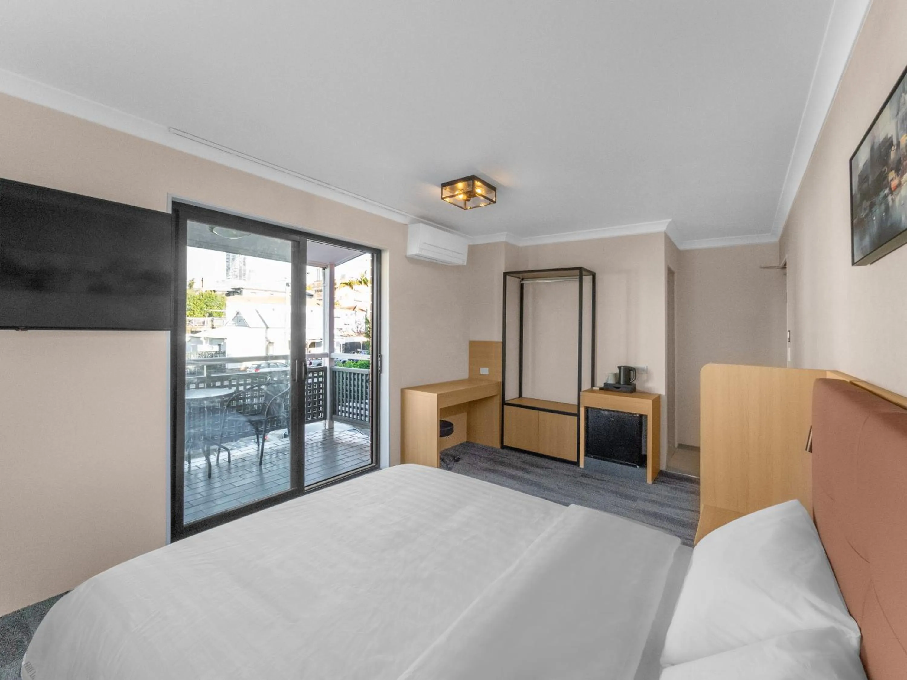 Bedroom, Bed in Spring Hill Inn