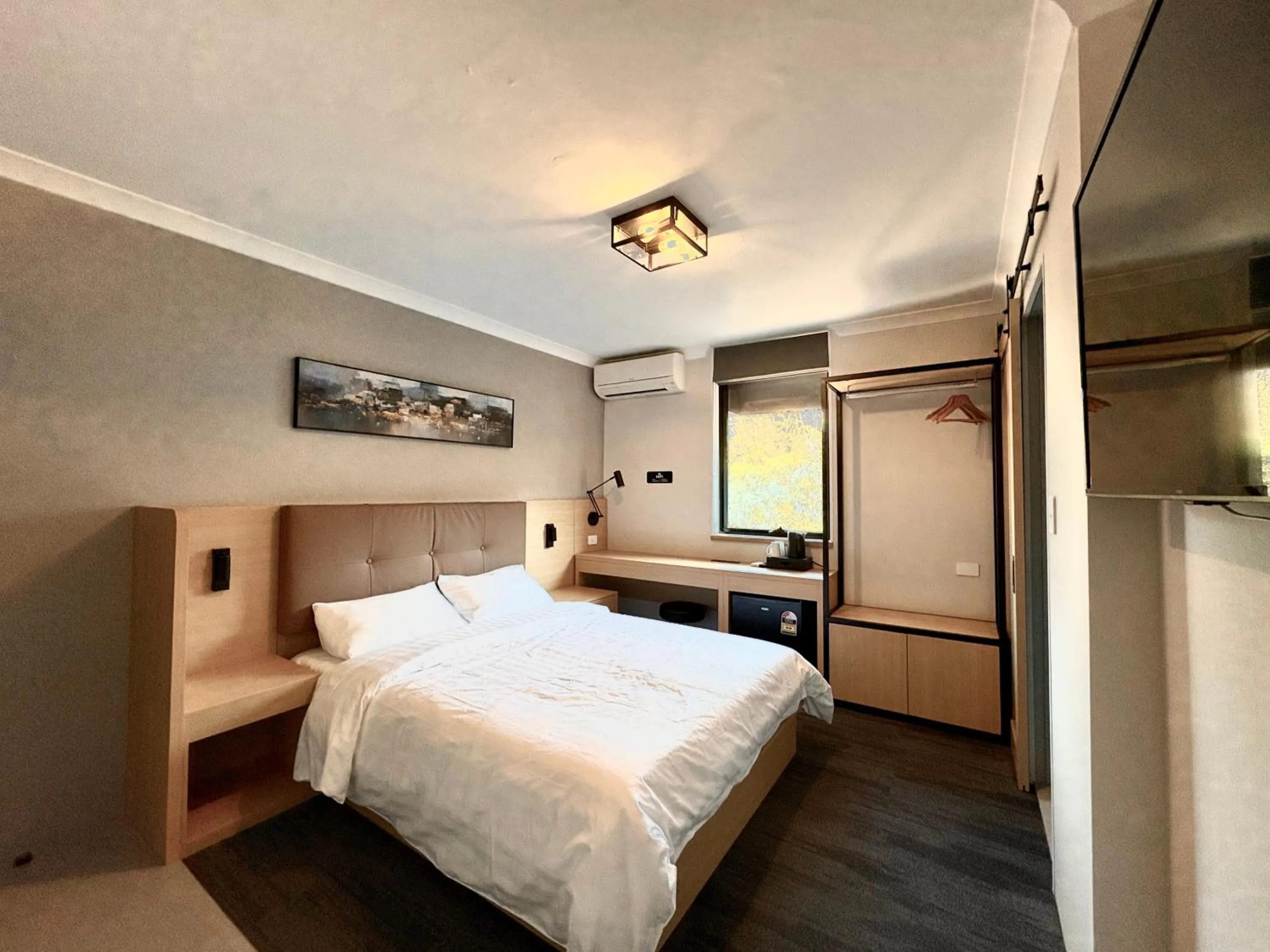 Bedroom, Bed in Spring Hill Inn