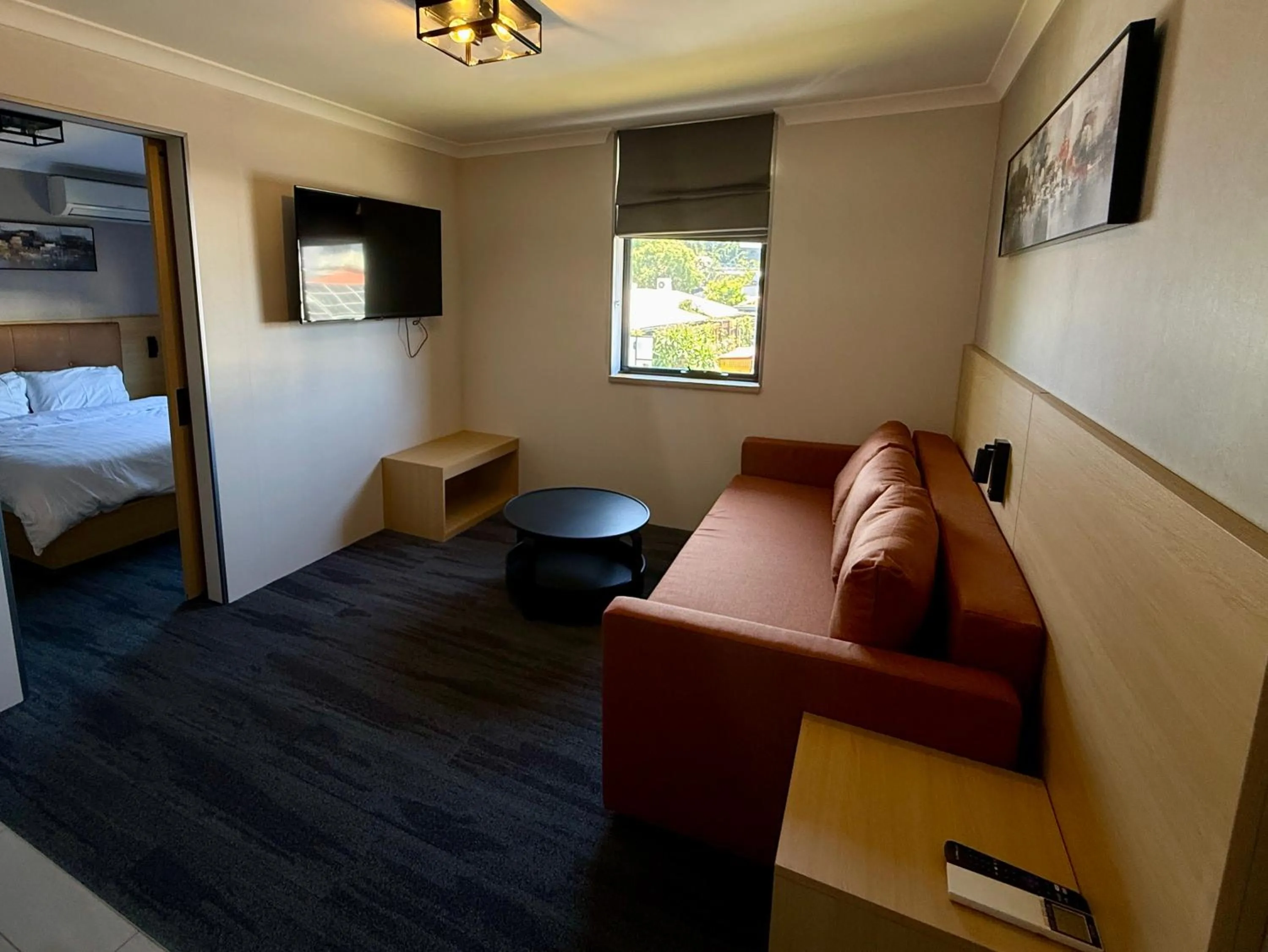 Photo of the whole room, Bed in Spring Hill Inn