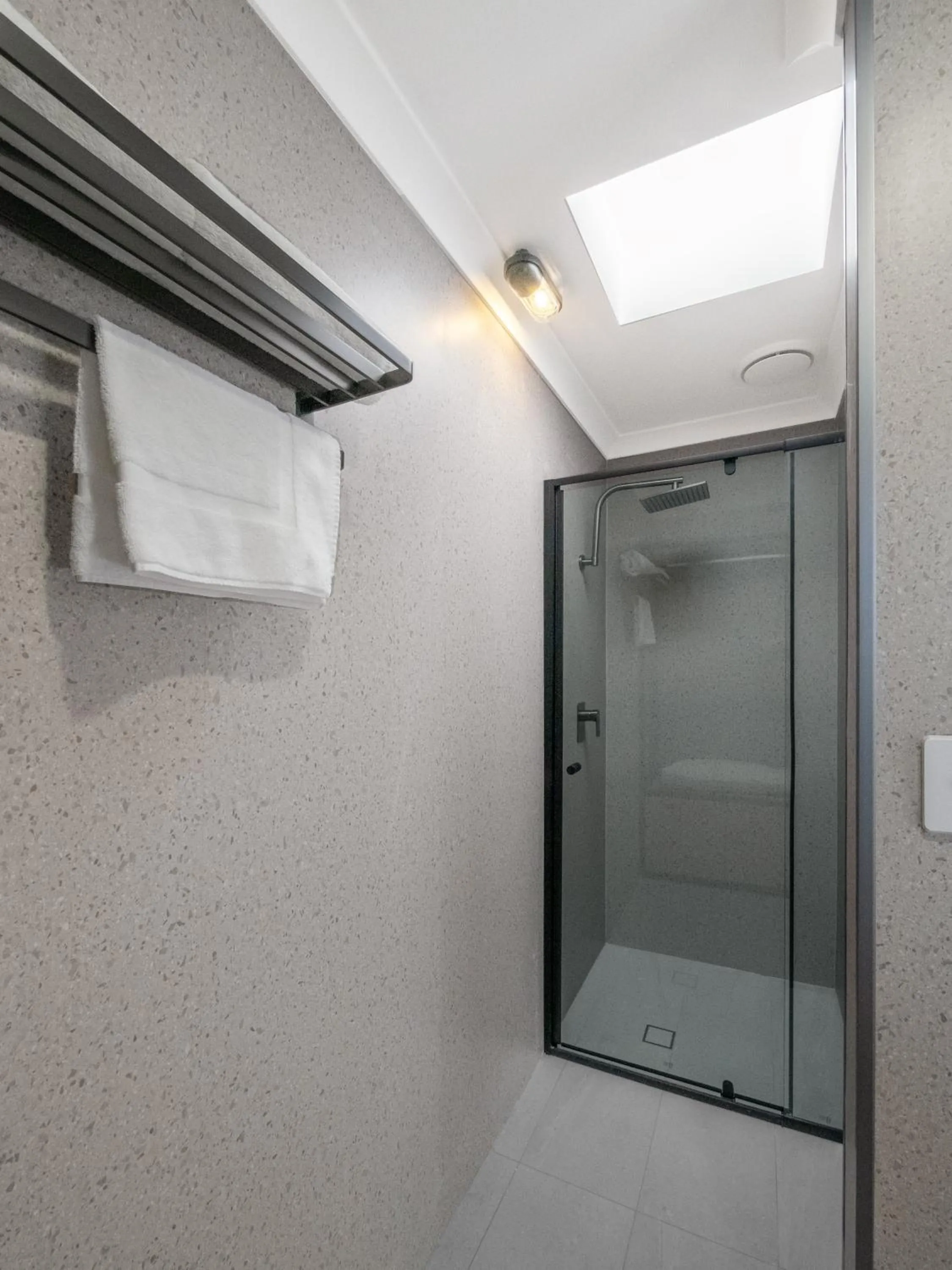 Shower in Spring Hill Inn