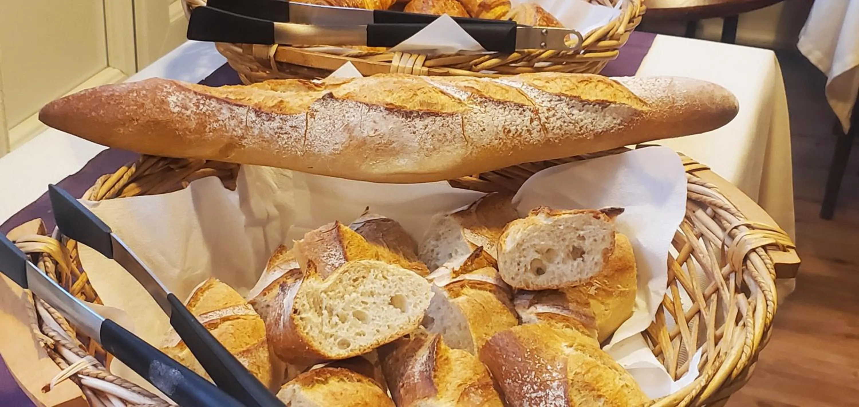 Breakfast in Hotel Bar Restaurant Saint Paul