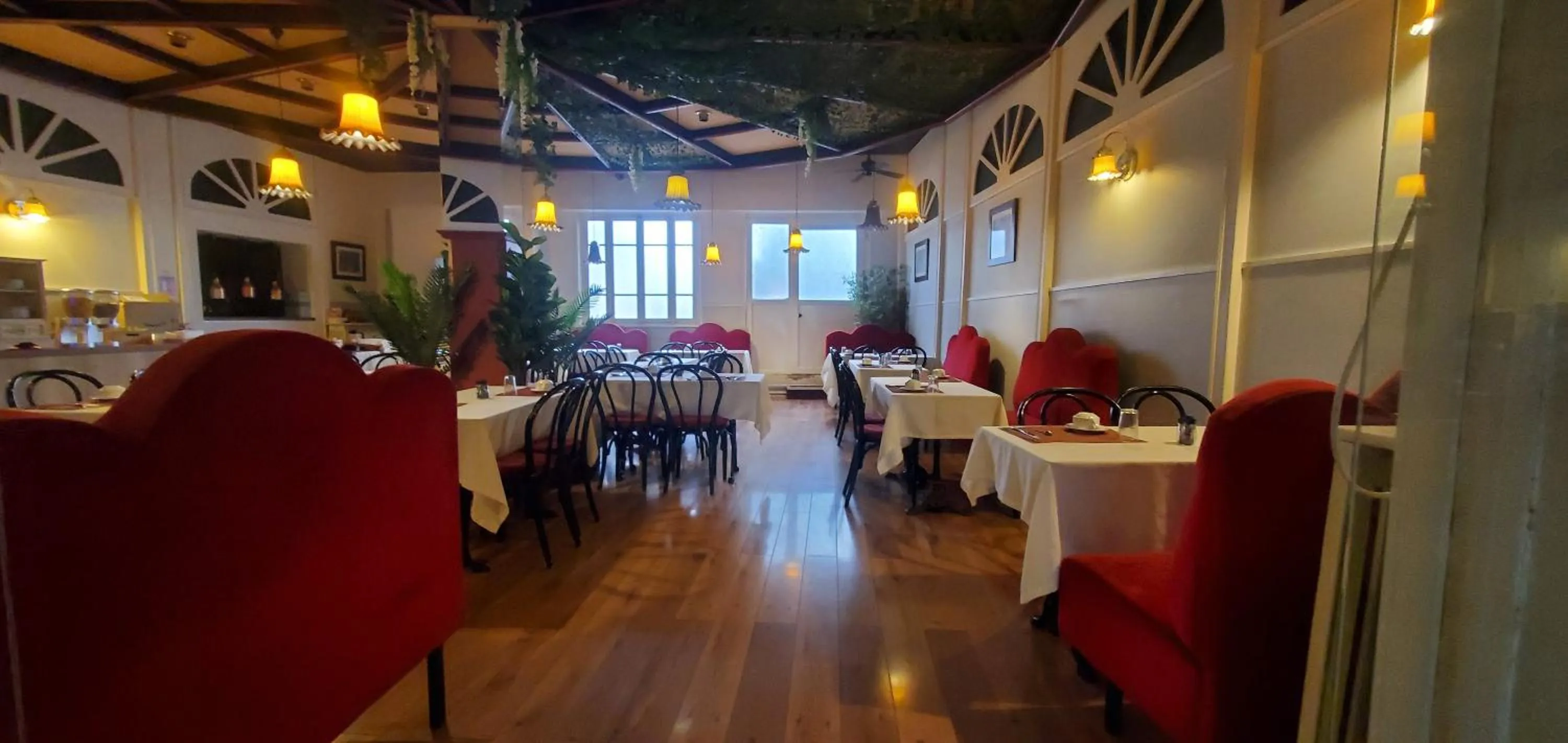 Restaurant/places to eat in Hotel Bar Restaurant Saint Paul