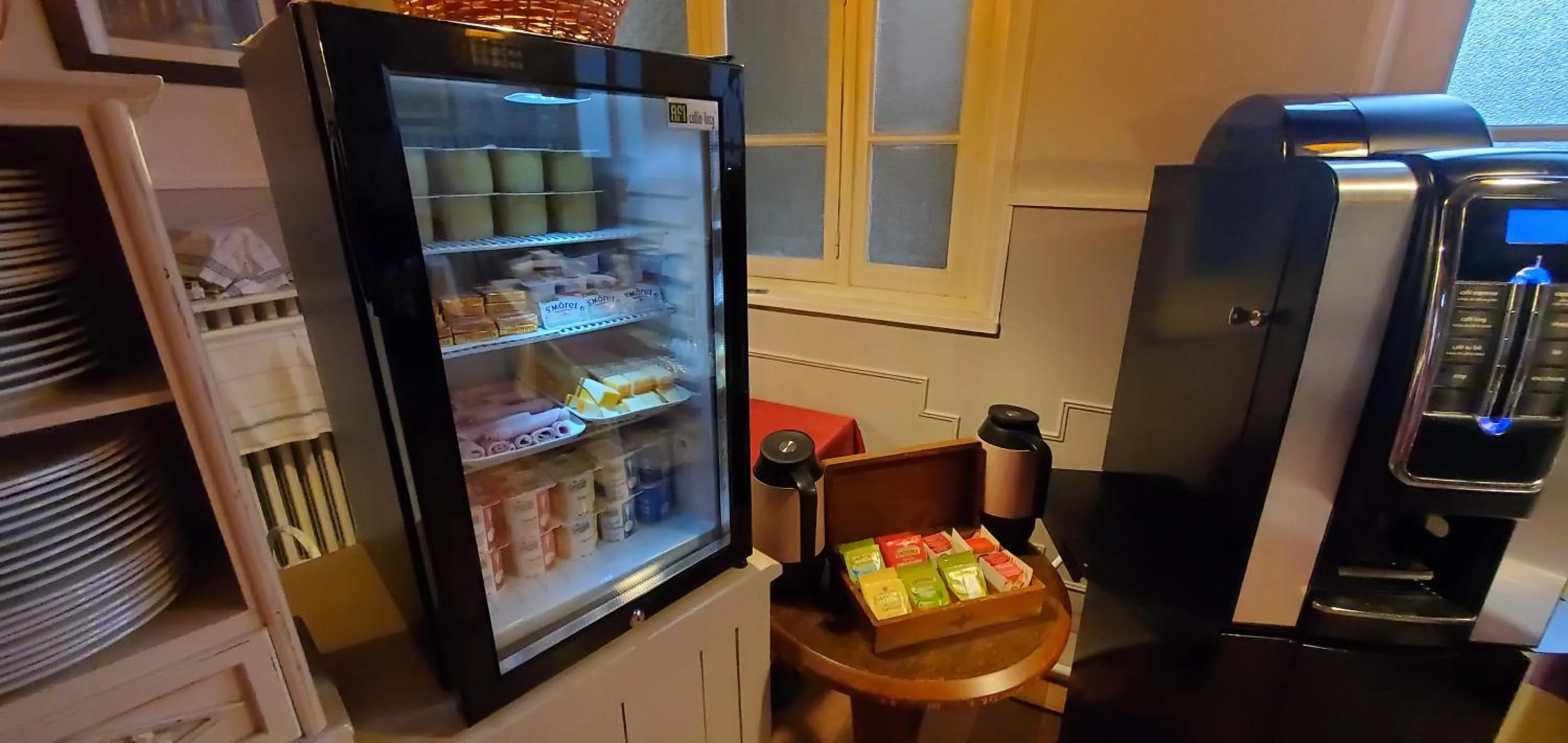 Breakfast in Hotel Bar Restaurant Saint Paul