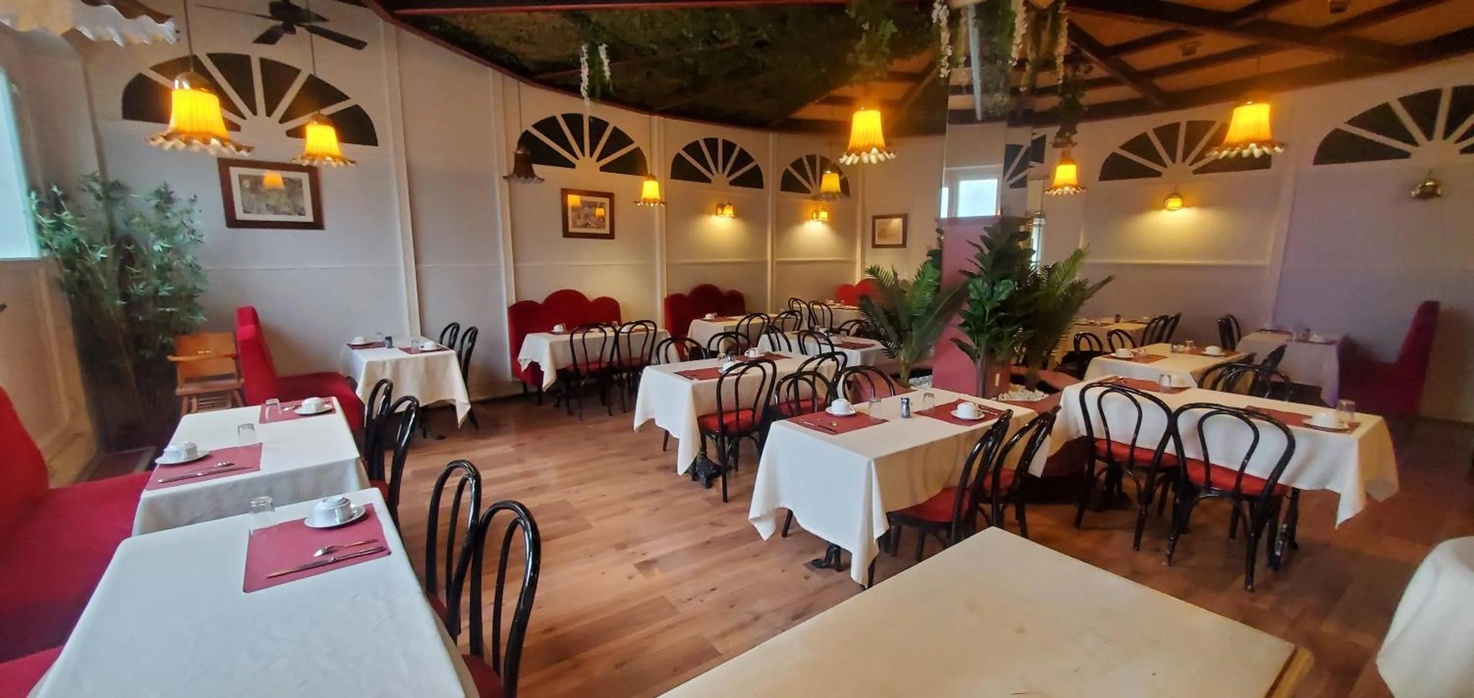 Restaurant/places to eat in Hotel Bar Restaurant Saint Paul