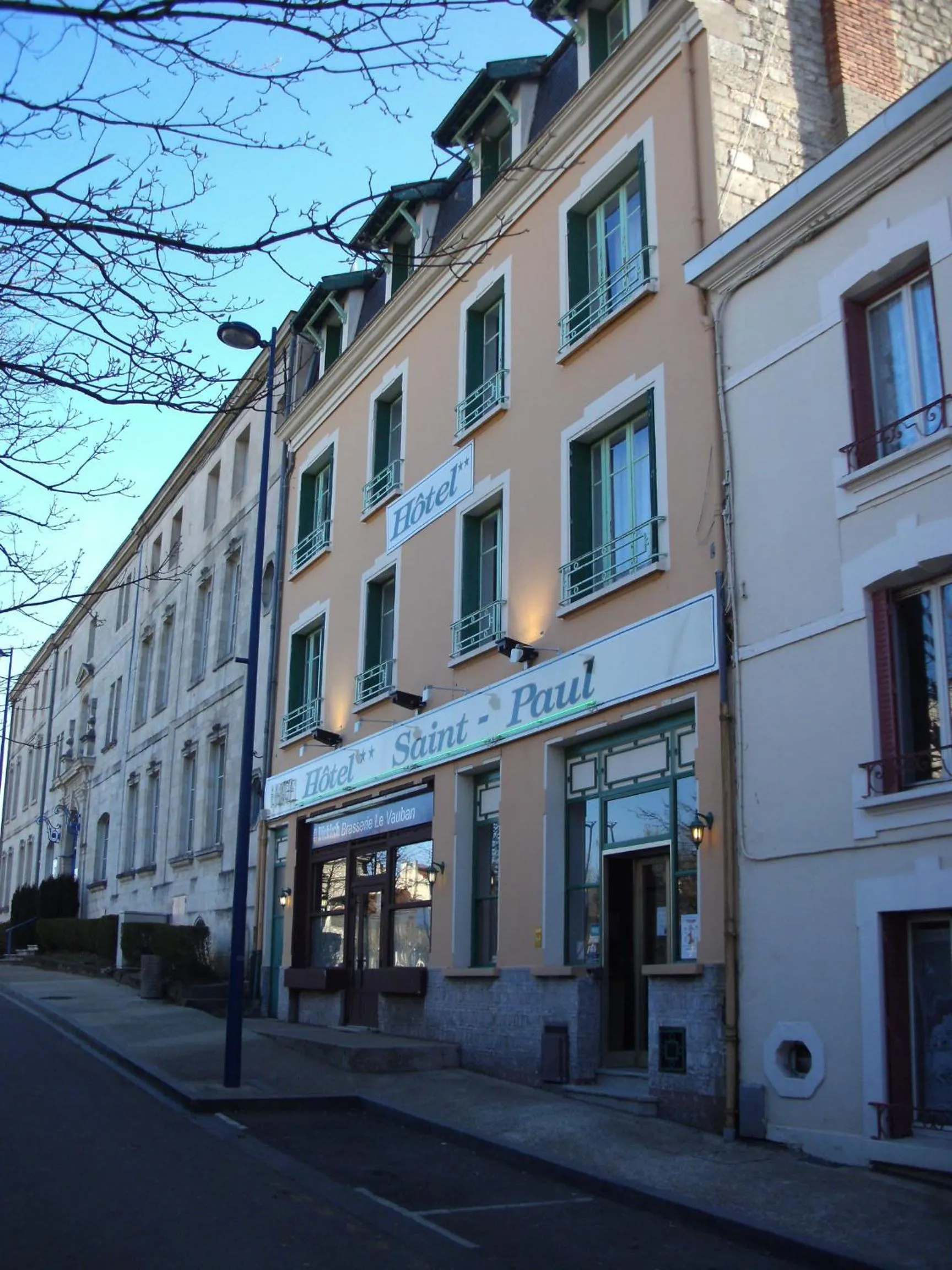 Facade/entrance in Hotel Bar Restaurant Saint Paul
