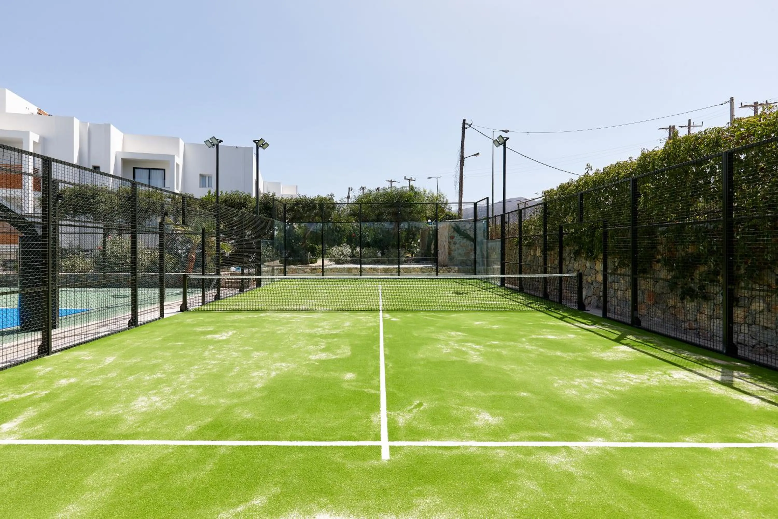 Tennis court in Arminda Hotel & Spa