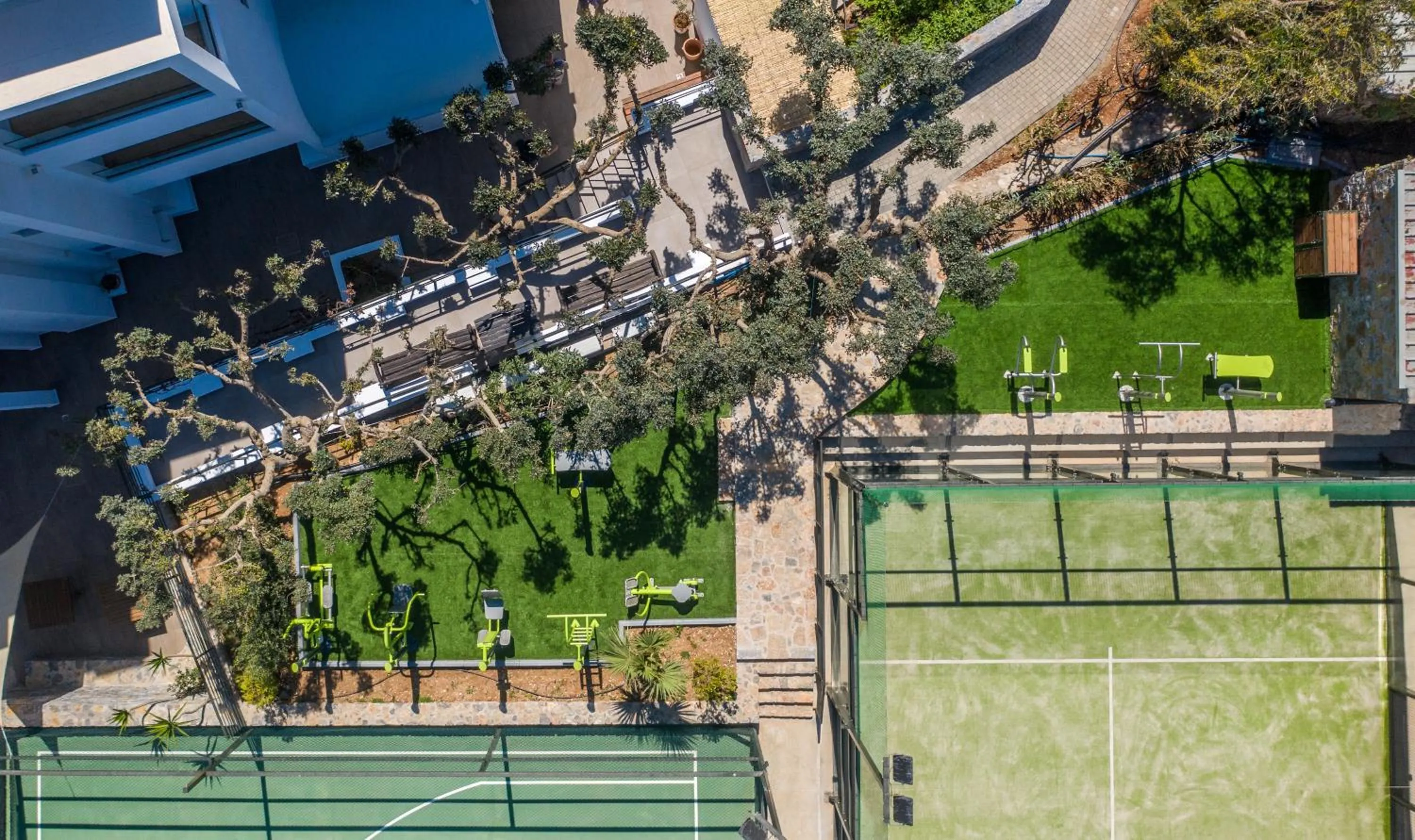 Tennis court in Arminda Hotel & Spa