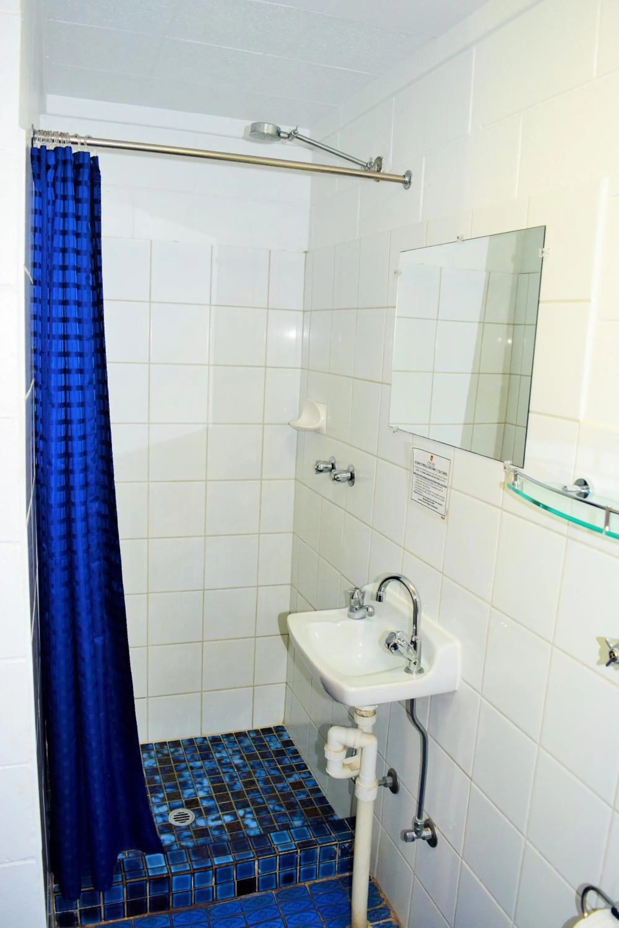 Bathroom in Coconut Grove Holiday Apartments