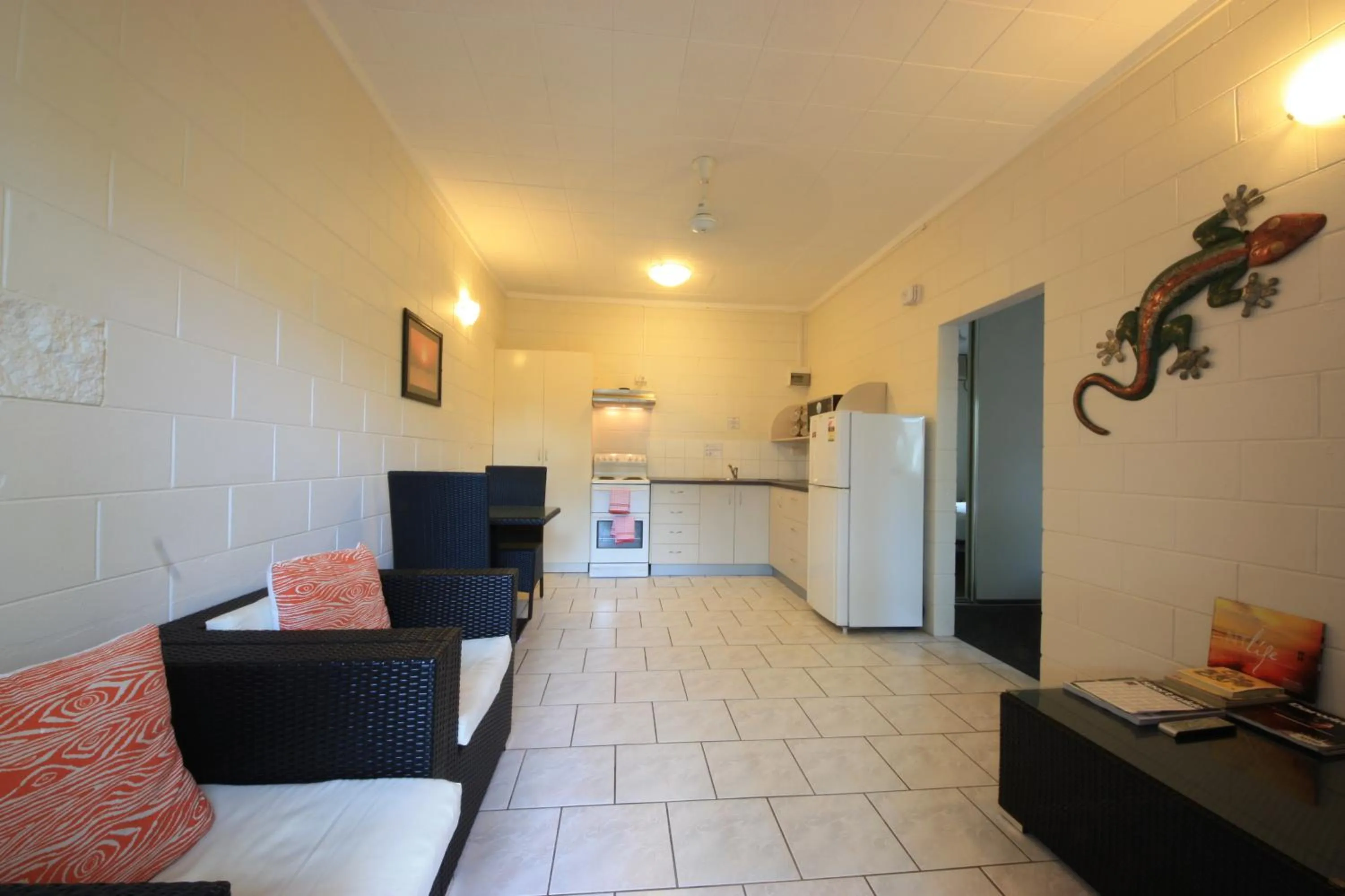 Kitchen or kitchenette in Coconut Grove Holiday Apartments