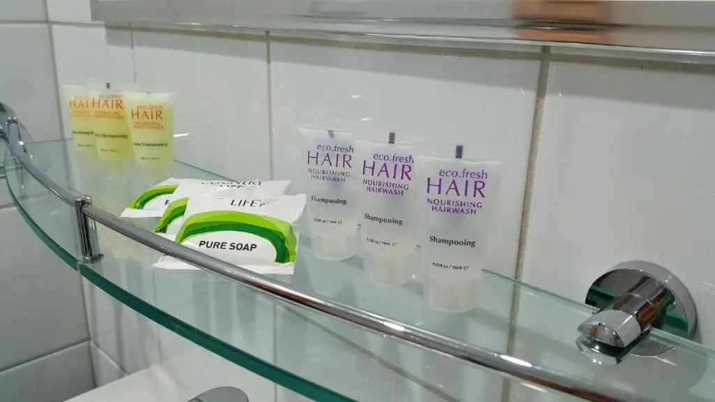 Bathroom in Coconut Grove Holiday Apartments