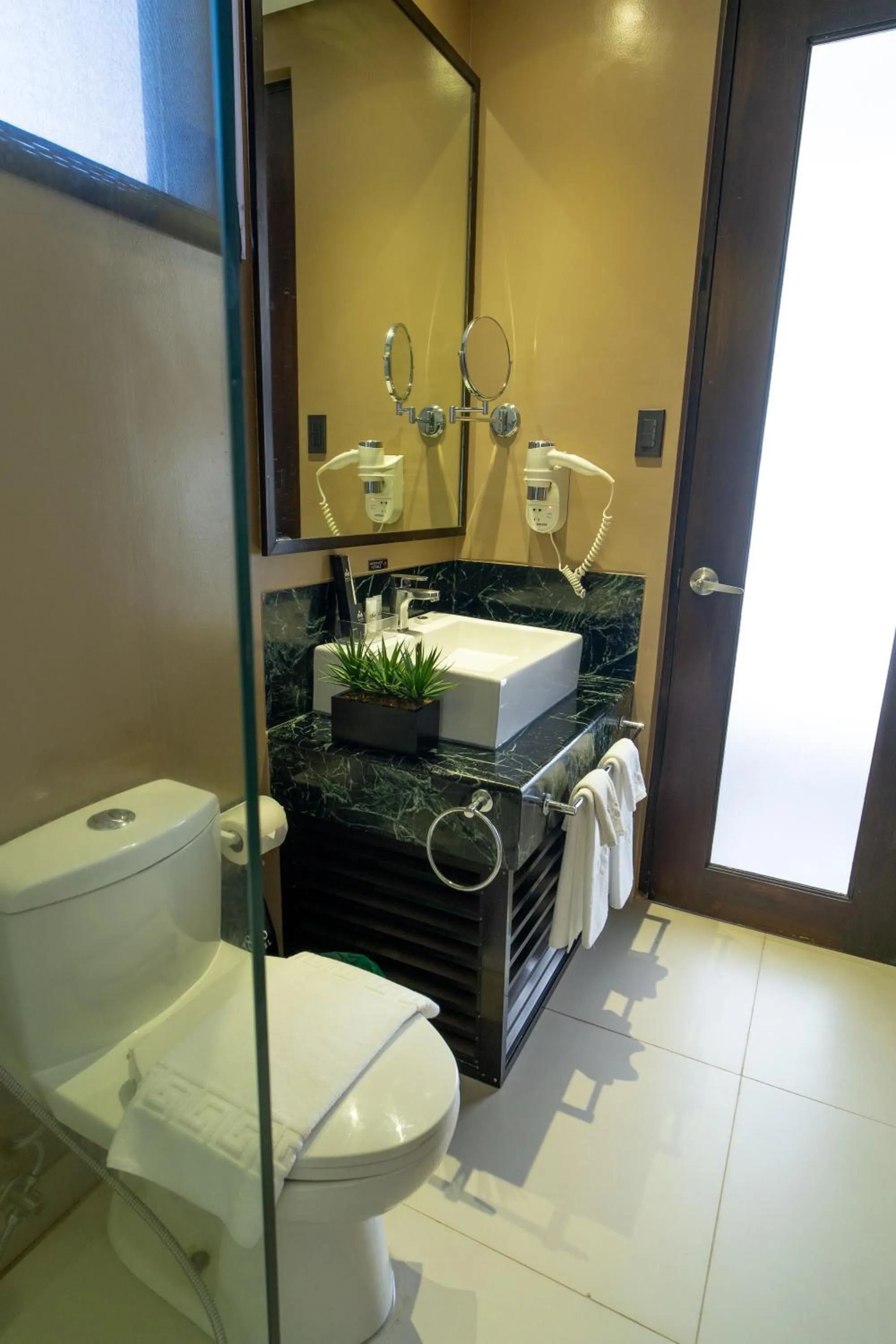 Bathroom in 1898 Hotel Colonia En Las Filipinas